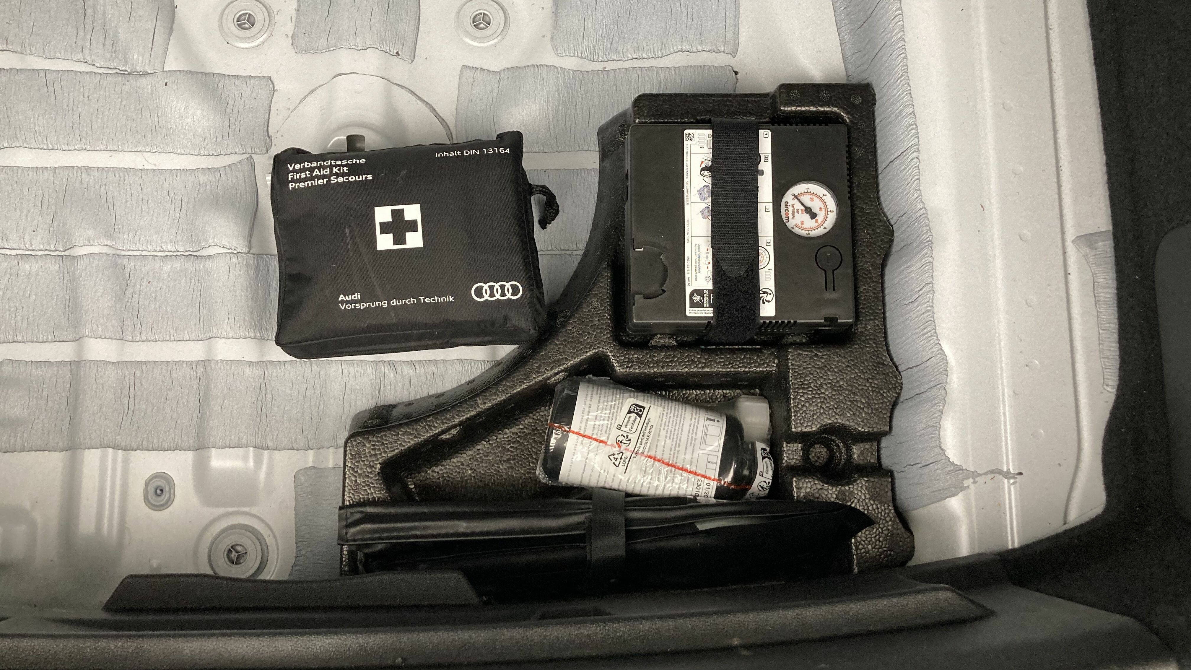 audi a3 sportback s line 35 TFSI 150 STRONIC 2023 gletscherweiss metallic 23