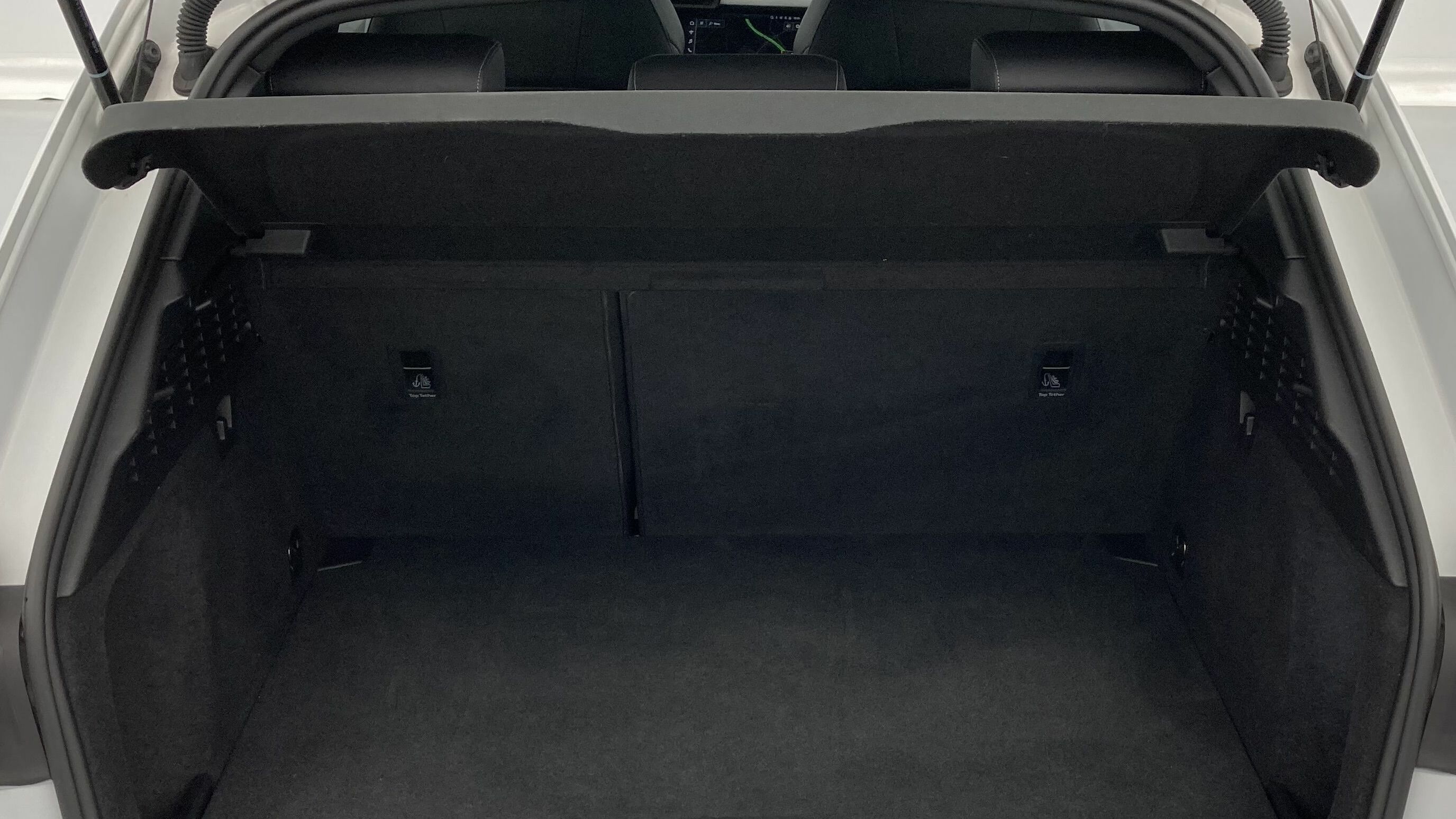 audi a3 sportback s line 35 TFSI 150 STRONIC 2023 gletscherweiss metallic 24