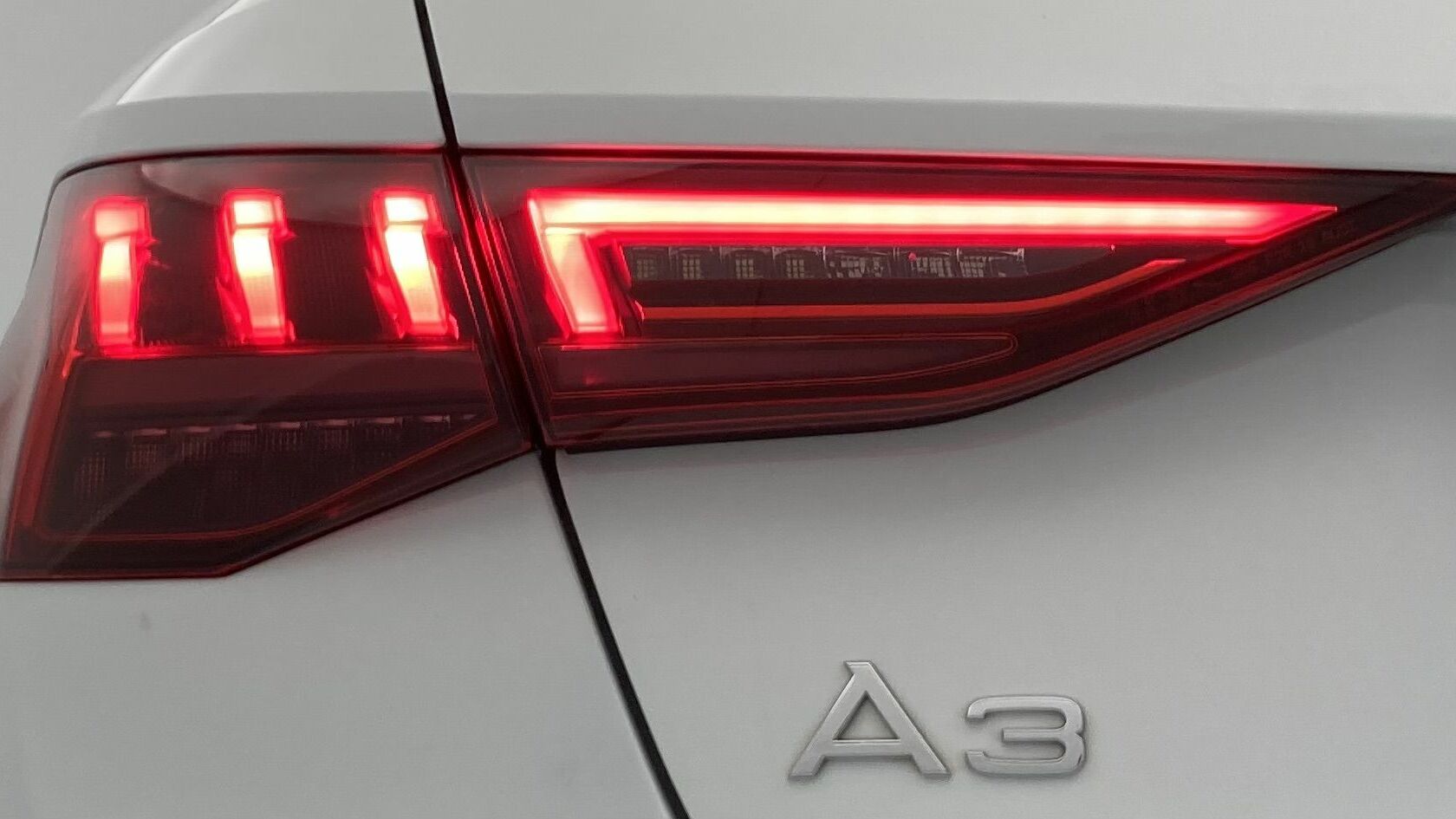 audi a3 sportback s line 35 TFSI 150 STRONIC 2023 gletscherweiss metallic 30