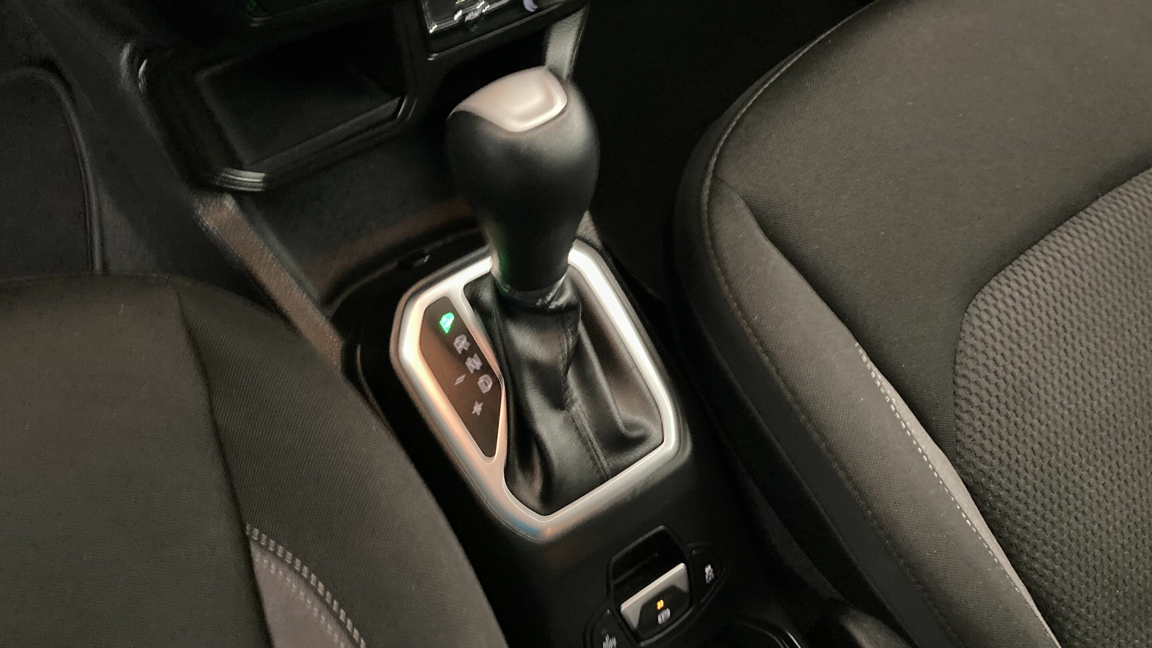 jeep renegade trailhawk 1.3 PHEV 240 AWD 2023 negro solido 16