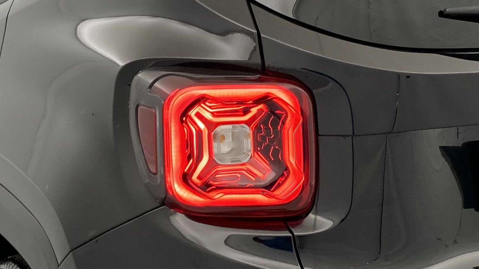 jeep renegade trailhawk 1.3 PHEV 240 AWD 2023 negro solido 23