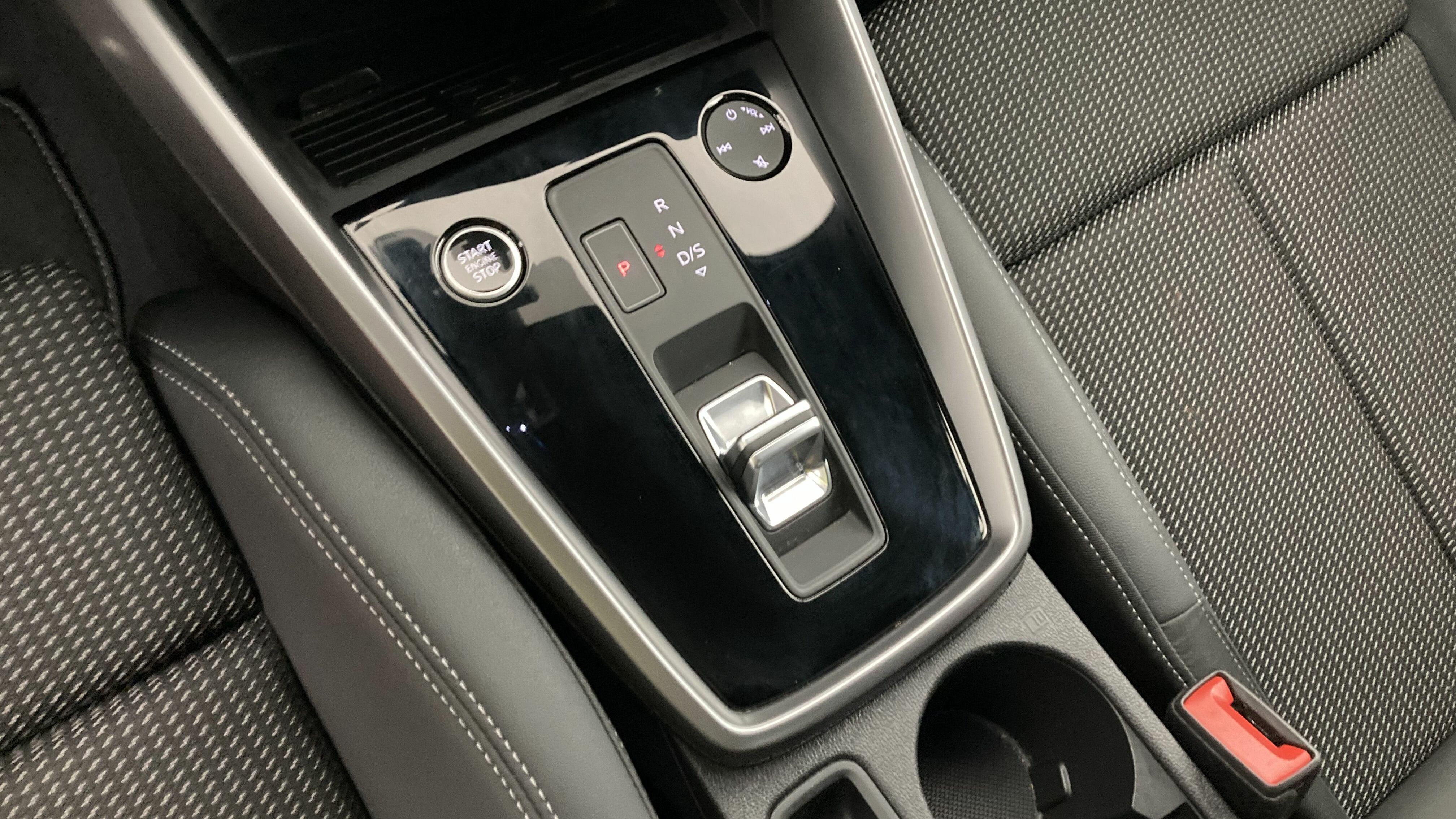 audi a3 sportback s line 35 TFSI 150 STRONIC 2024 daytonagrau perleff. 19