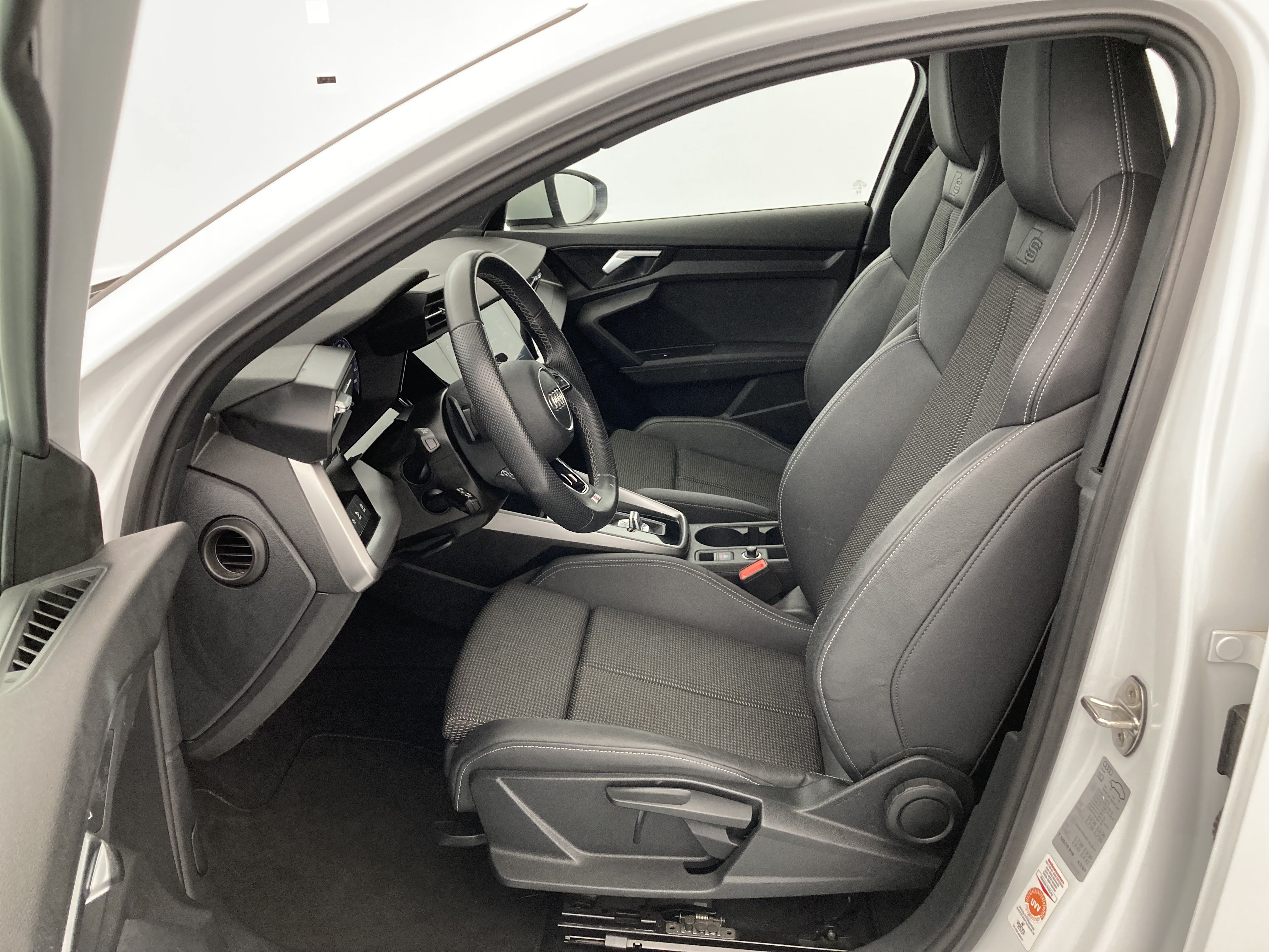 audi a3 sportback s line 35 TFSI 150 STRONIC 2023 gletscherweiss metallic 16