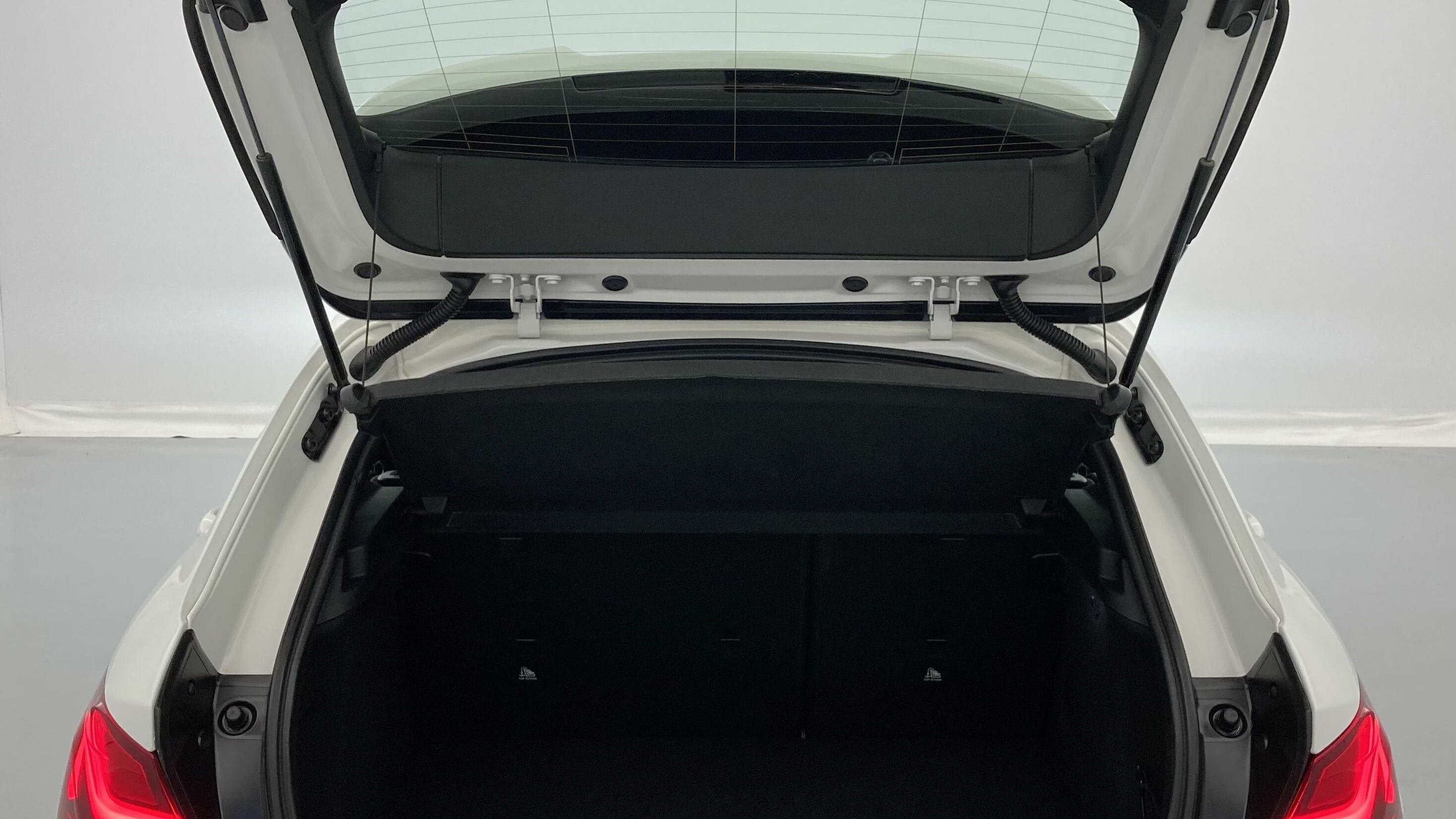 bmw serie 1 m sport colorvision 118I 136 STEPTRONIC 2024 alpinweiss 25