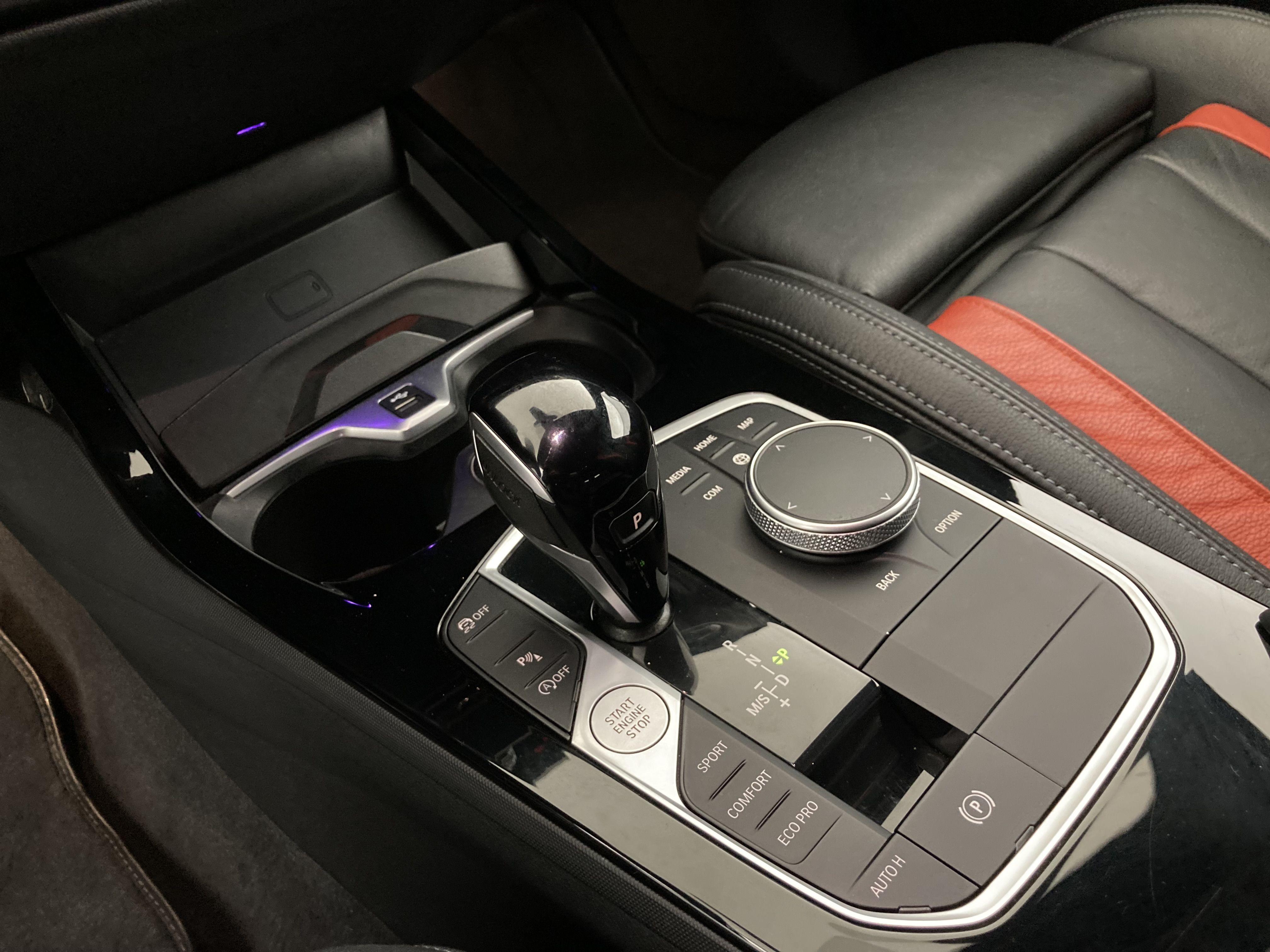 bmw serie 1 m sport colorvision 118I 136 STEPTRONIC 2024 skyscraper grau 13