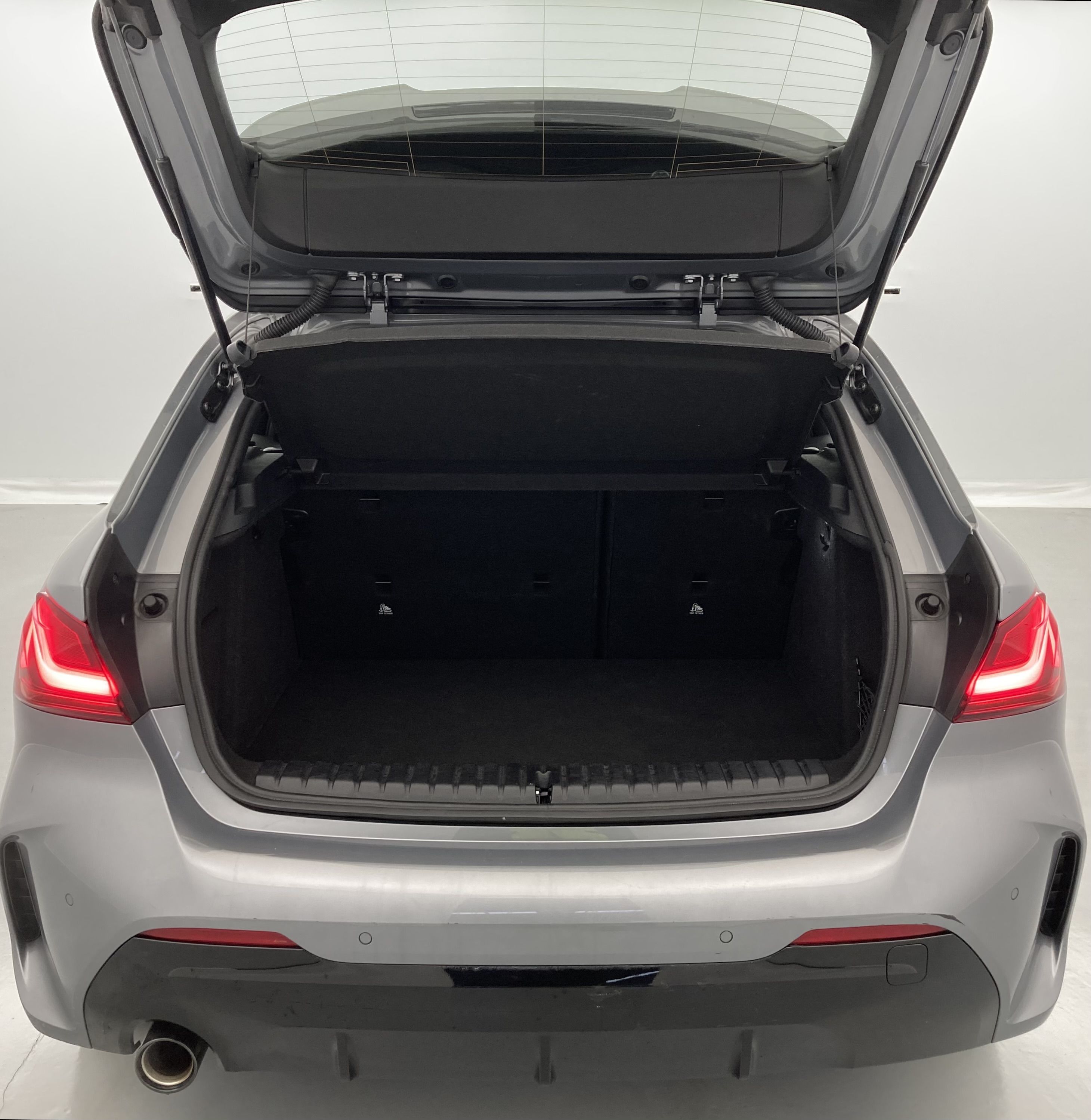 bmw serie 1 m sport colorvision 118I 136 STEPTRONIC 2024 skyscraper grau 21