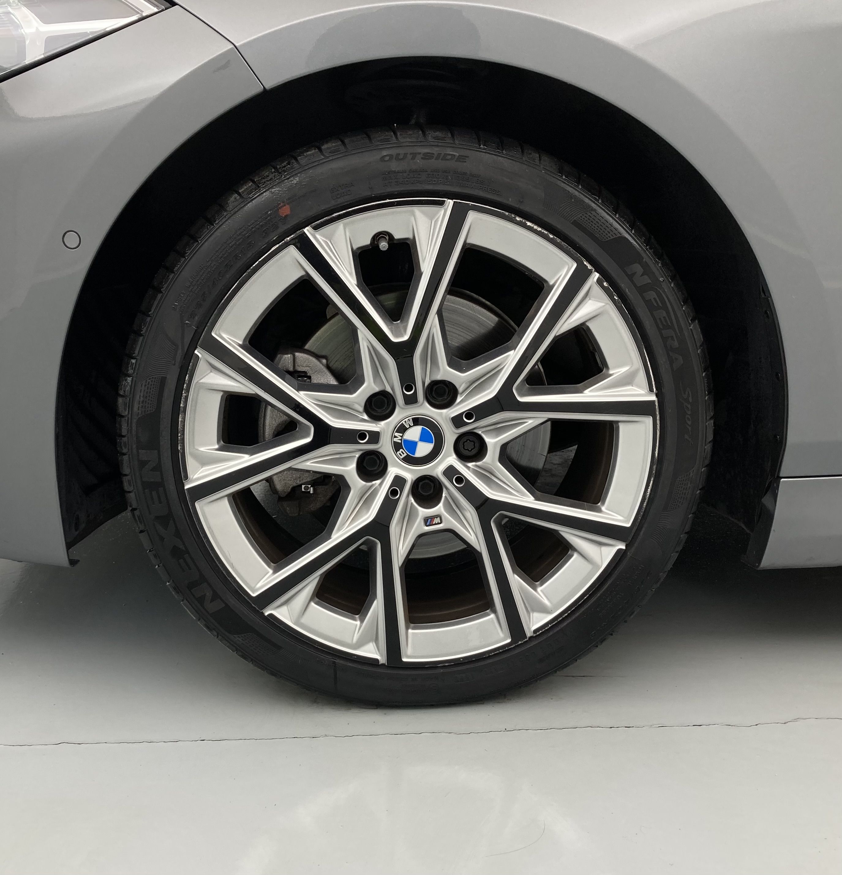 bmw serie 1 m sport colorvision 118I 136 STEPTRONIC 2024 skyscraper grau 28