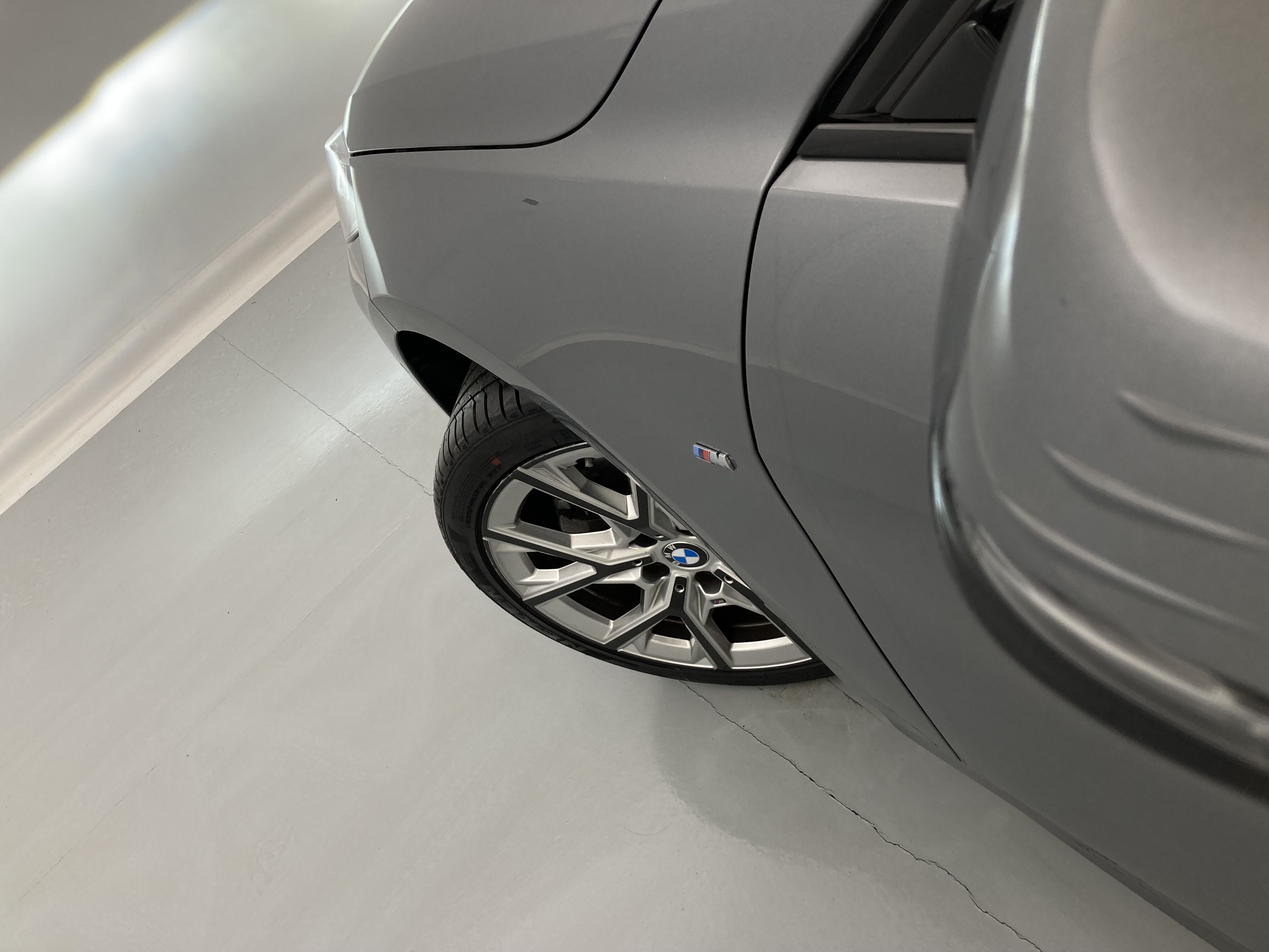 bmw serie 1 m sport colorvision 118I 136 STEPTRONIC 2024 skyscraper grau 30