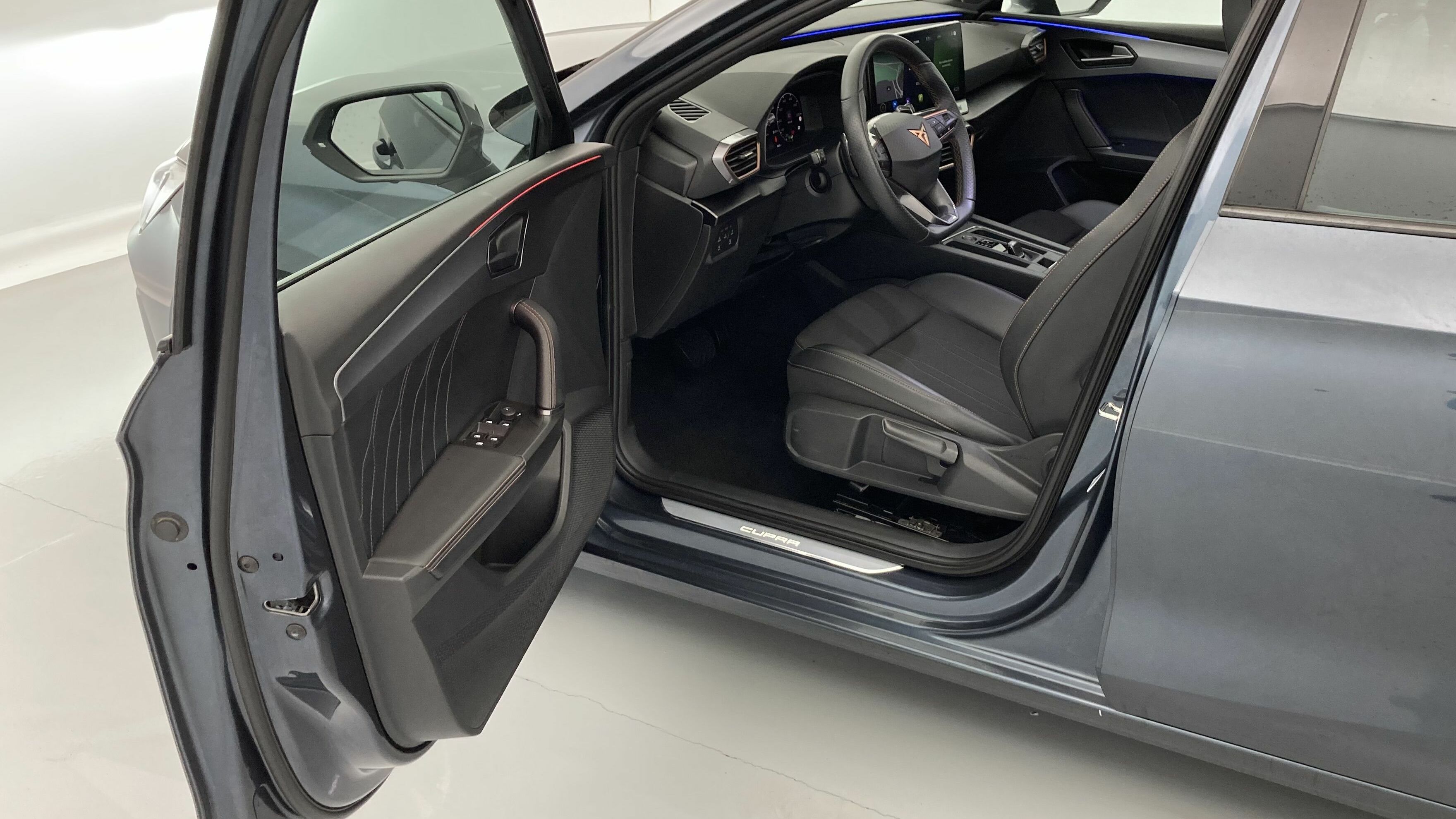 cupra leon st nv 1.5 ETSI 150 DSG 2024 gris magnetic 11