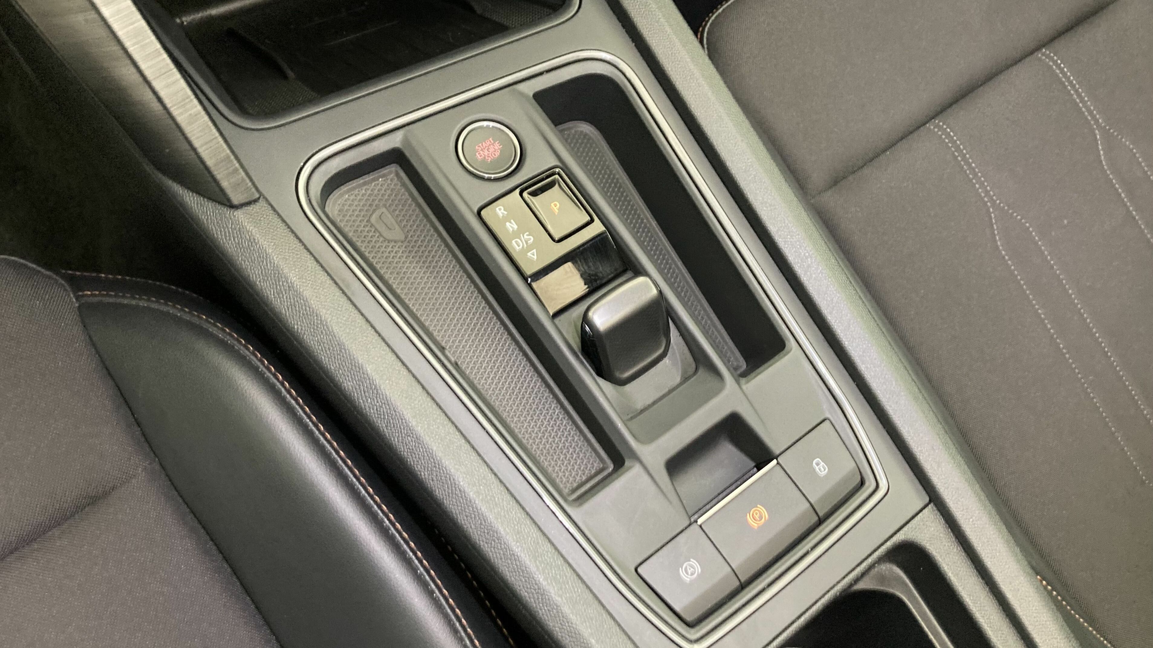 cupra leon st nv 1.5 ETSI 150 DSG 2024 gris magnetic 17