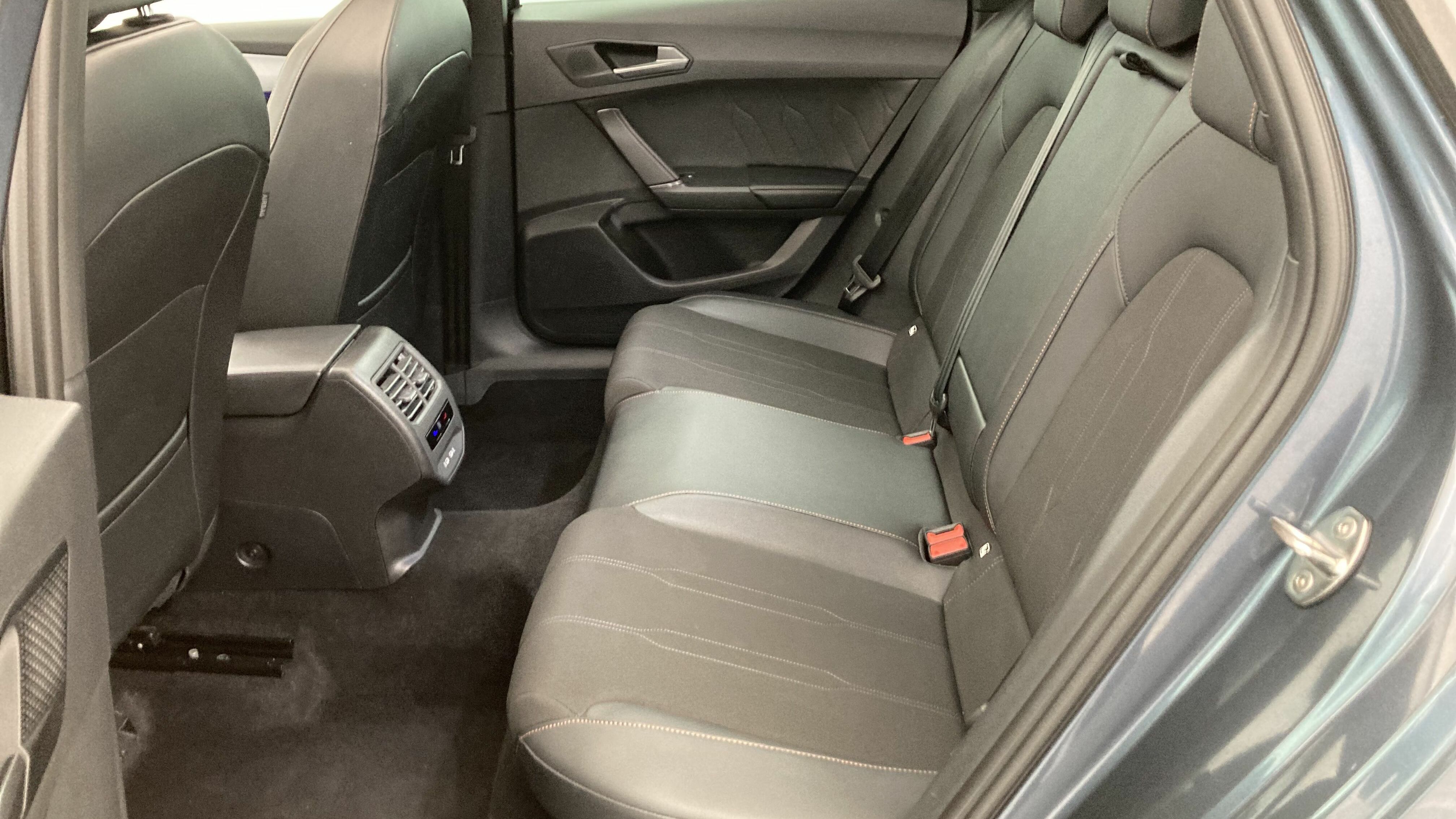 cupra leon st nv 1.5 ETSI 150 DSG 2024 gris magnetic 18