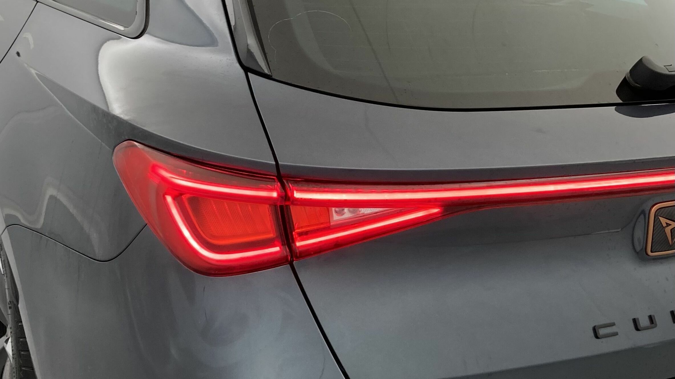 cupra leon st nv 1.5 ETSI 150 DSG 2024 gris magnetic 28