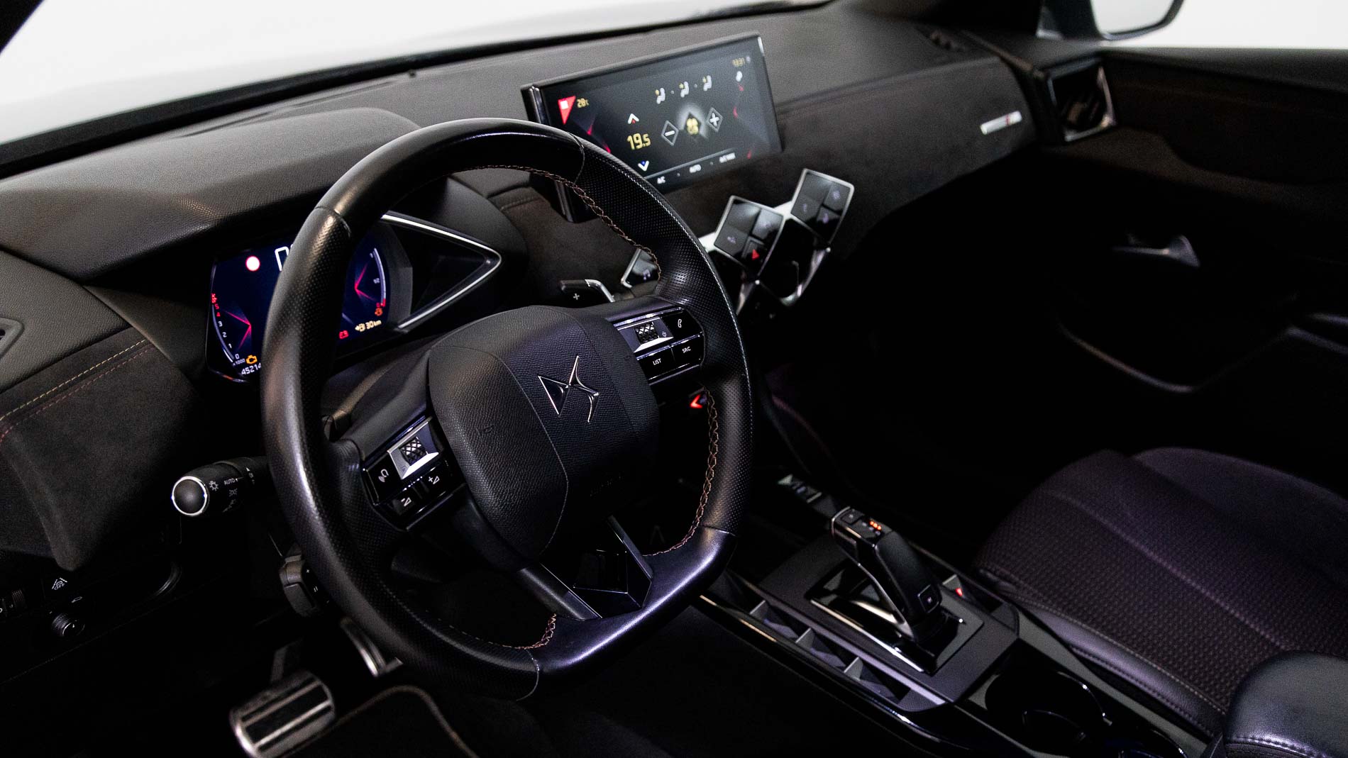 ds ds3 crossback performance line 1.5 BLUEHDI 130 EAT 2022 gris artense / negro 15