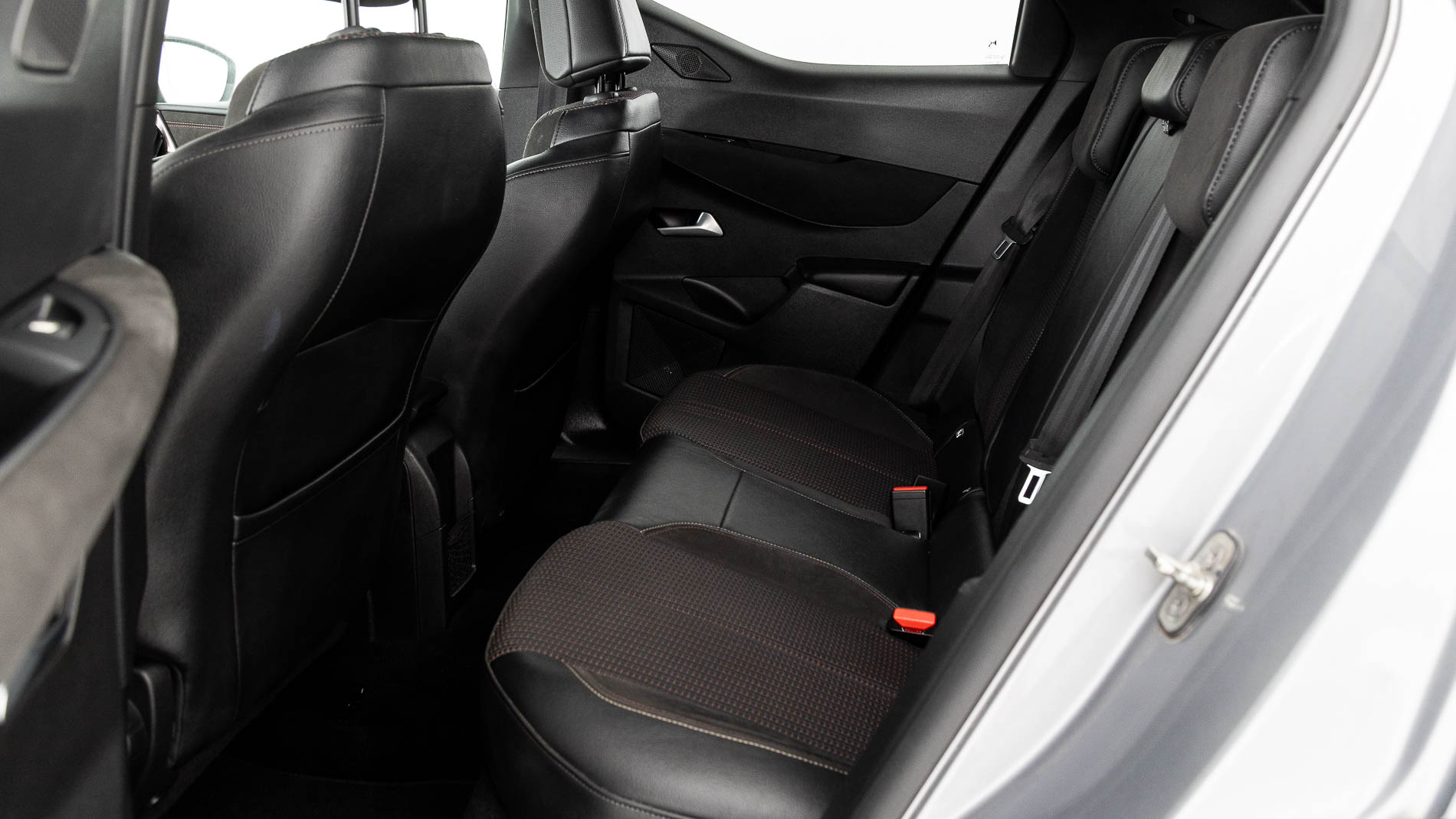 ds ds3 crossback performance line 1.5 BLUEHDI 130 EAT 2022 gris artense / negro 21