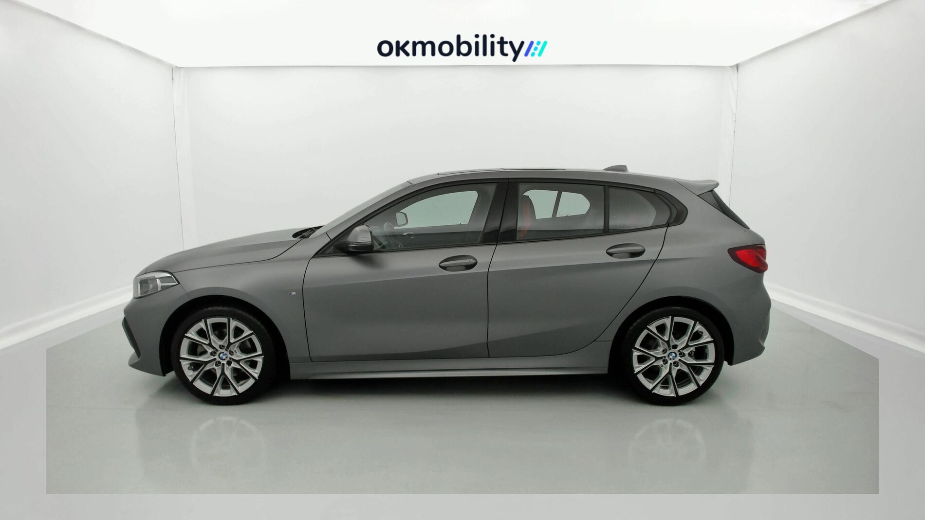 bmw serie 1 m sport colorvision 118I 136 STEPTRONIC 2024 frozen pure grey 3