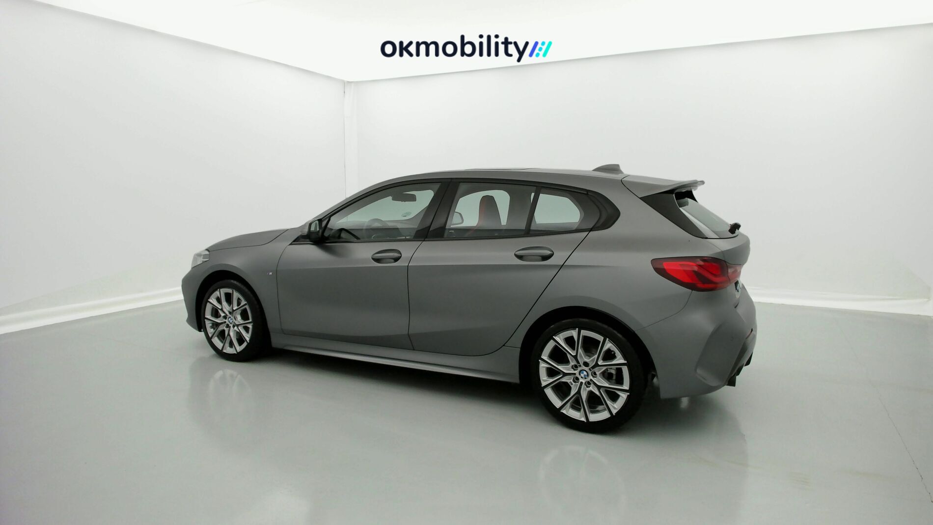 bmw serie 1 m sport colorvision 118I 136 STEPTRONIC 2024 frozen pure grey 4