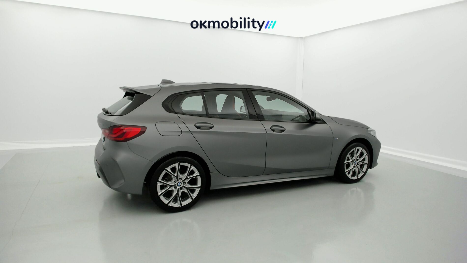 bmw serie 1 m sport colorvision 118I 136 STEPTRONIC 2024 frozen pure grey 10