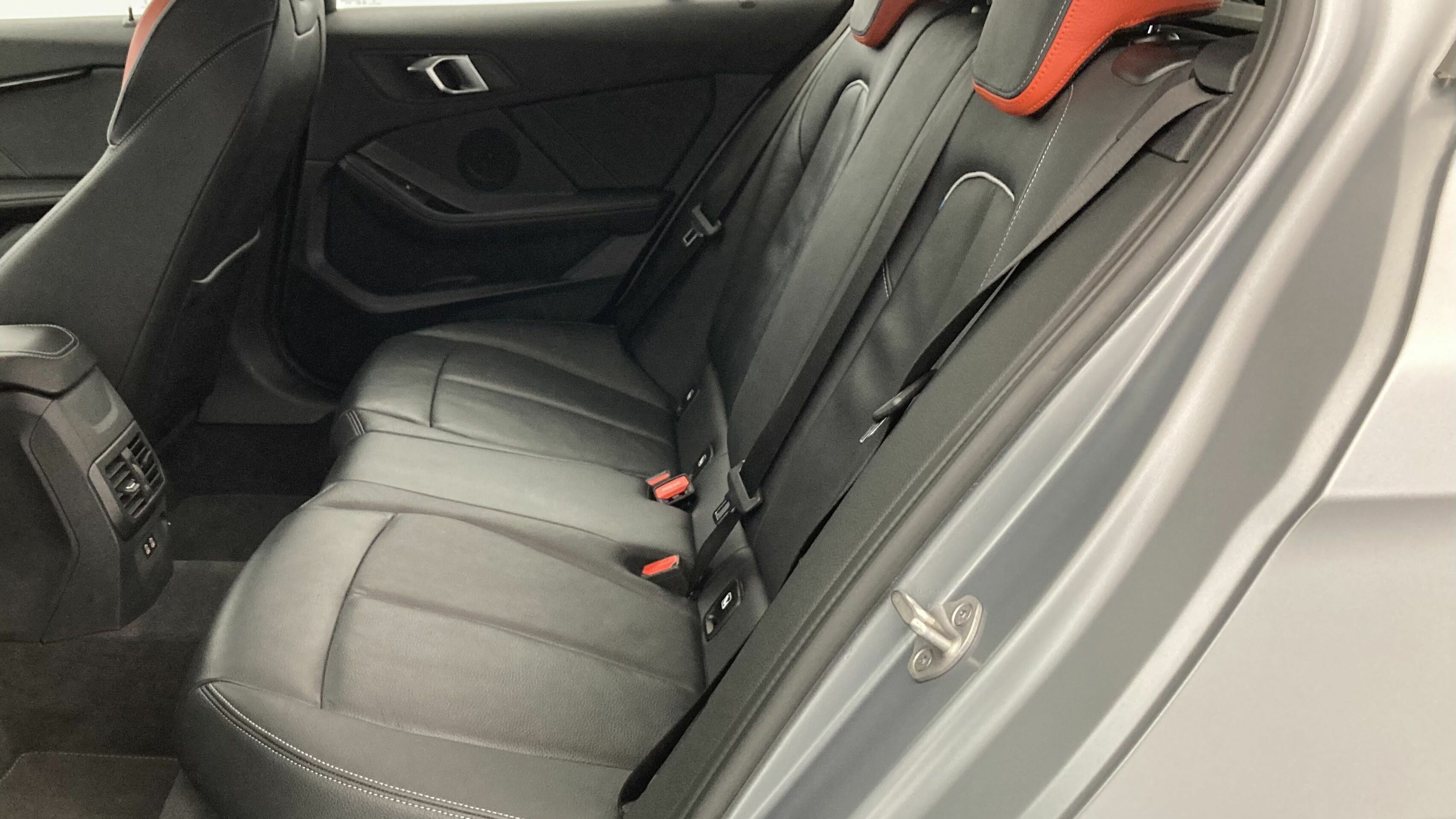 bmw serie 1 m sport colorvision 118I 136 STEPTRONIC 2024 frozen pure grey 16