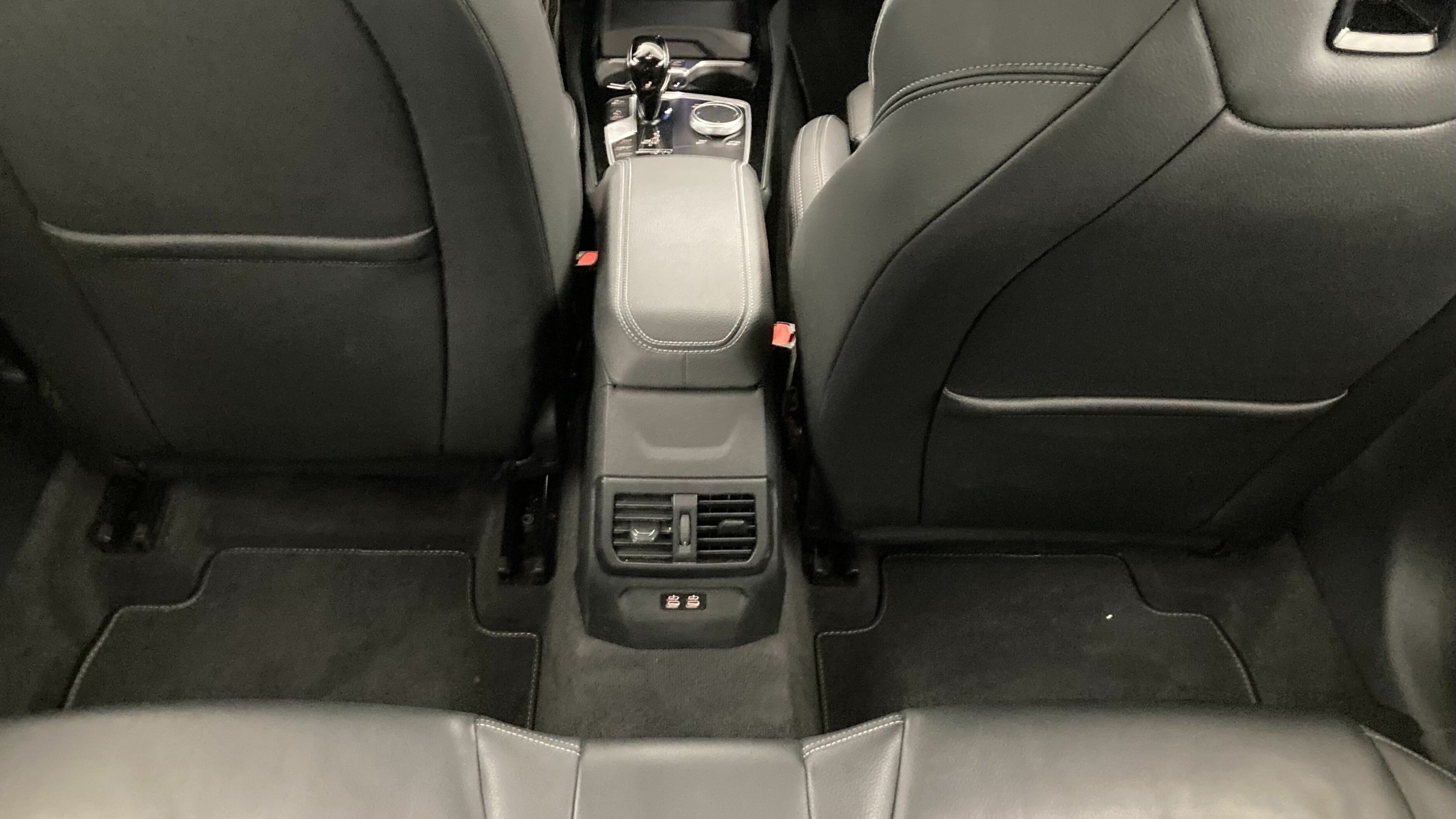 bmw serie 1 m sport colorvision 118I 136 STEPTRONIC 2024 frozen pure grey 17