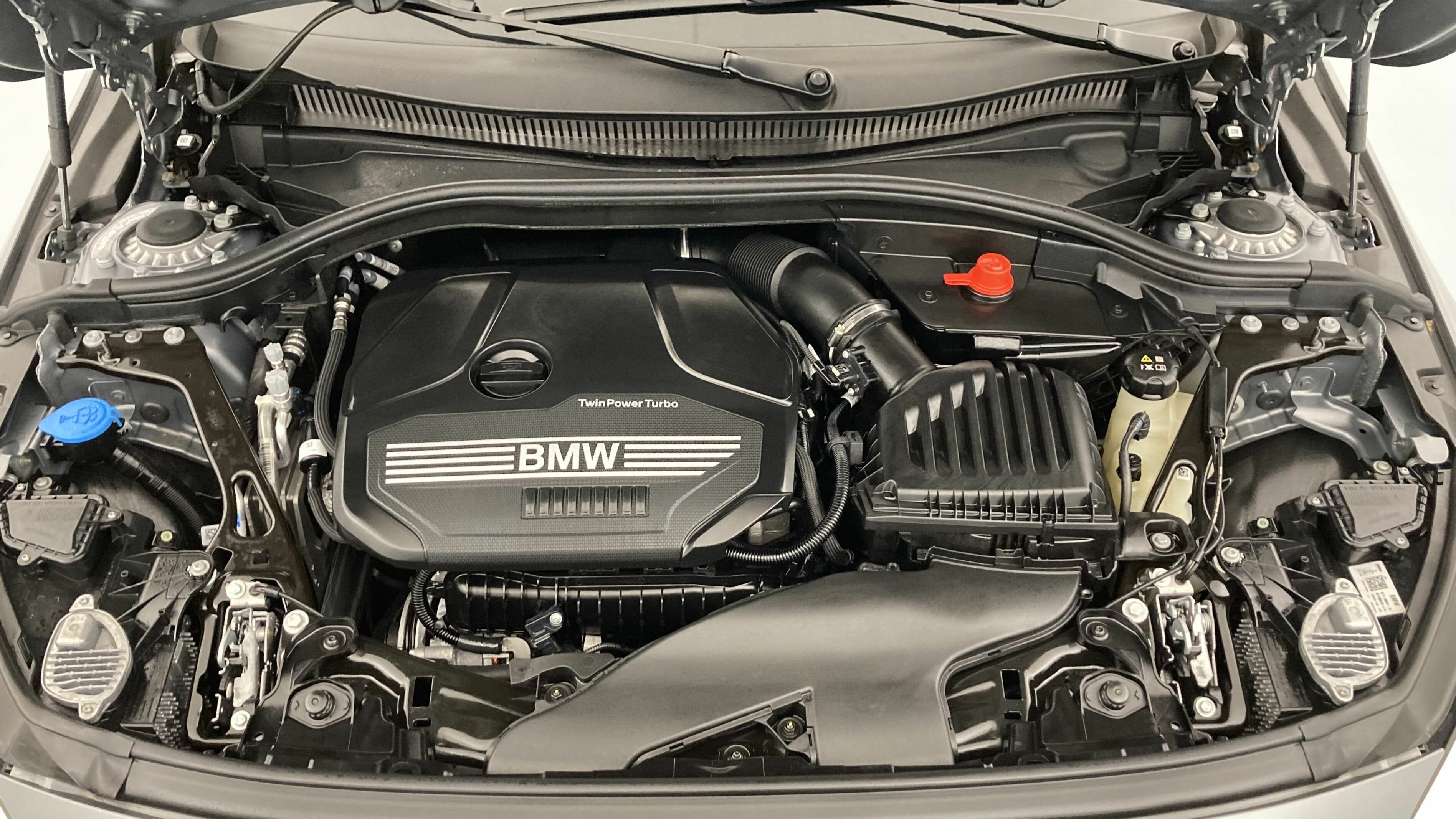 bmw serie 1 m sport colorvision 118I 136 STEPTRONIC 2024 frozen pure grey 19