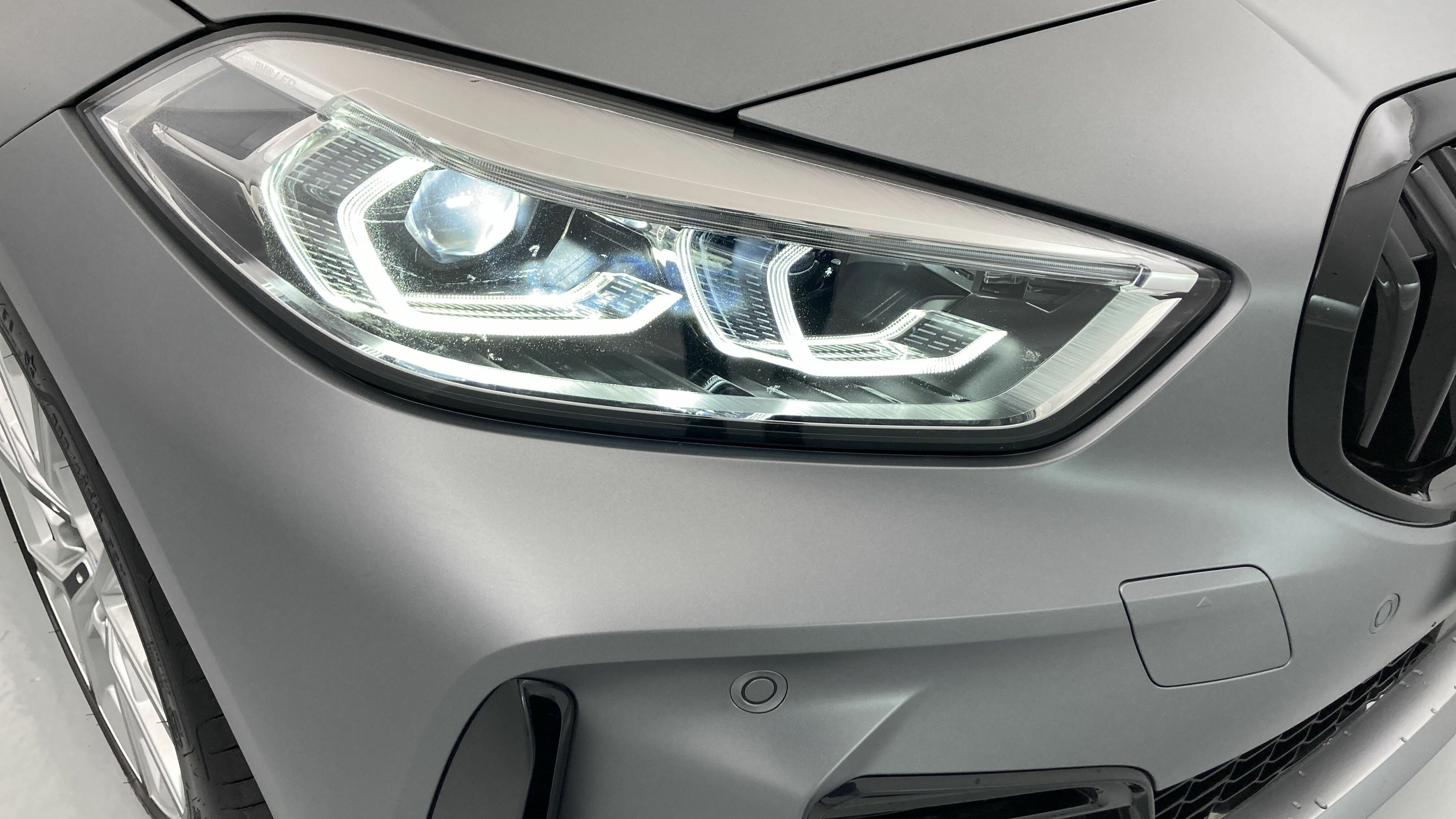 bmw serie 1 m sport colorvision 118I 136 STEPTRONIC 2024 frozen pure grey 24