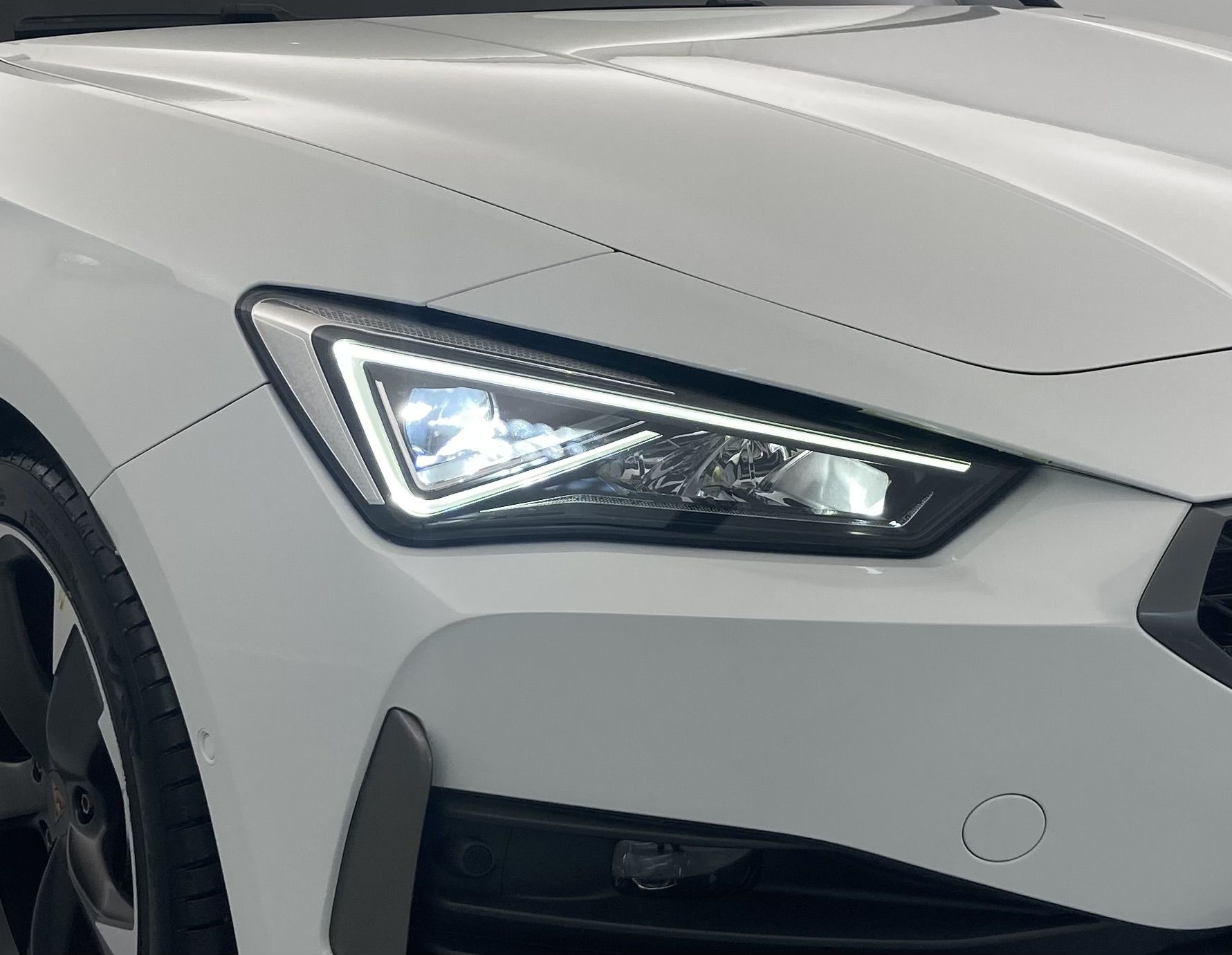 cupra leon nv 1.5 ETSI 150 DSG 2024 blanco nevada 16
