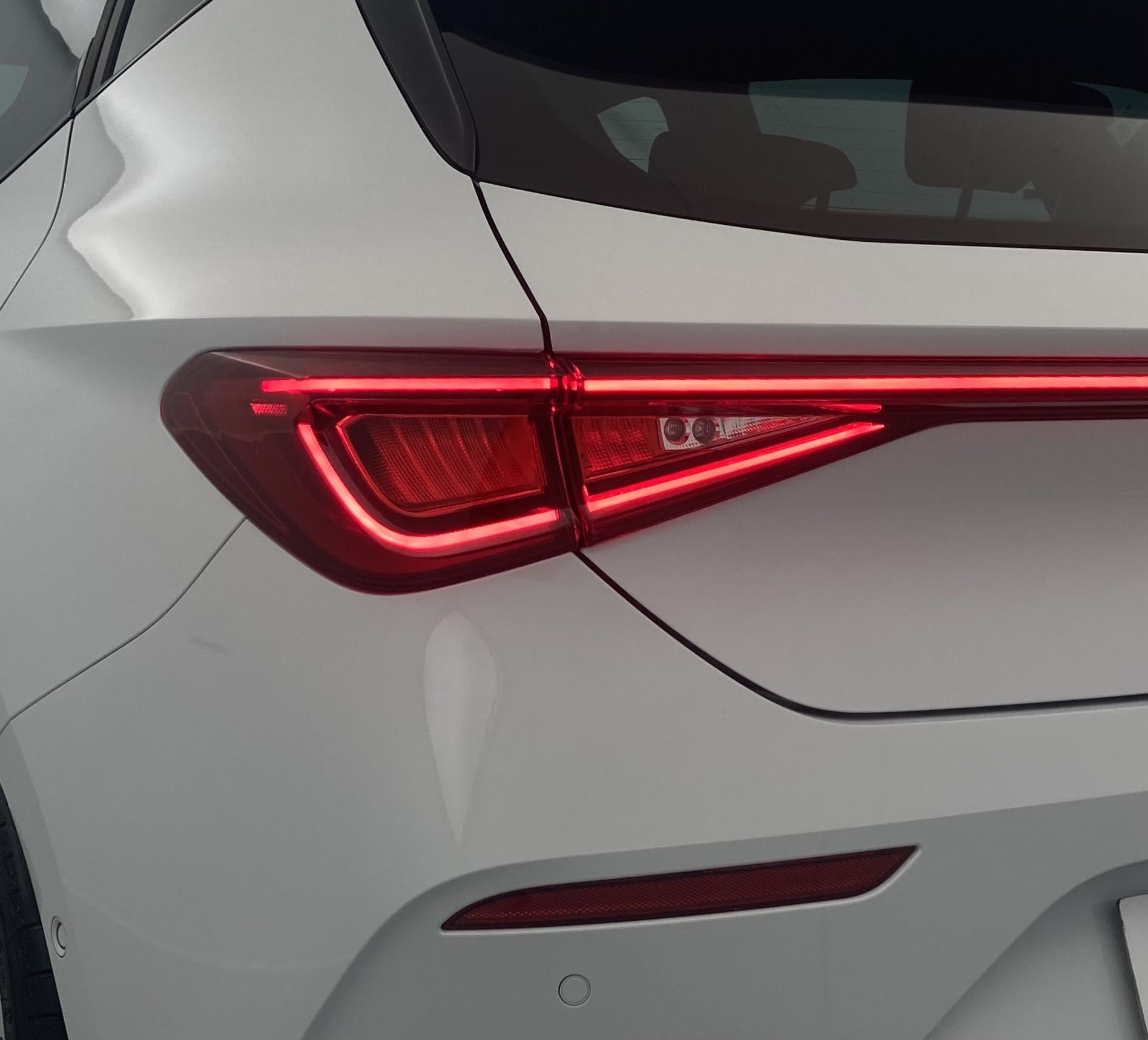 cupra leon nv 1.5 ETSI 150 DSG 2024 blanco nevada 17