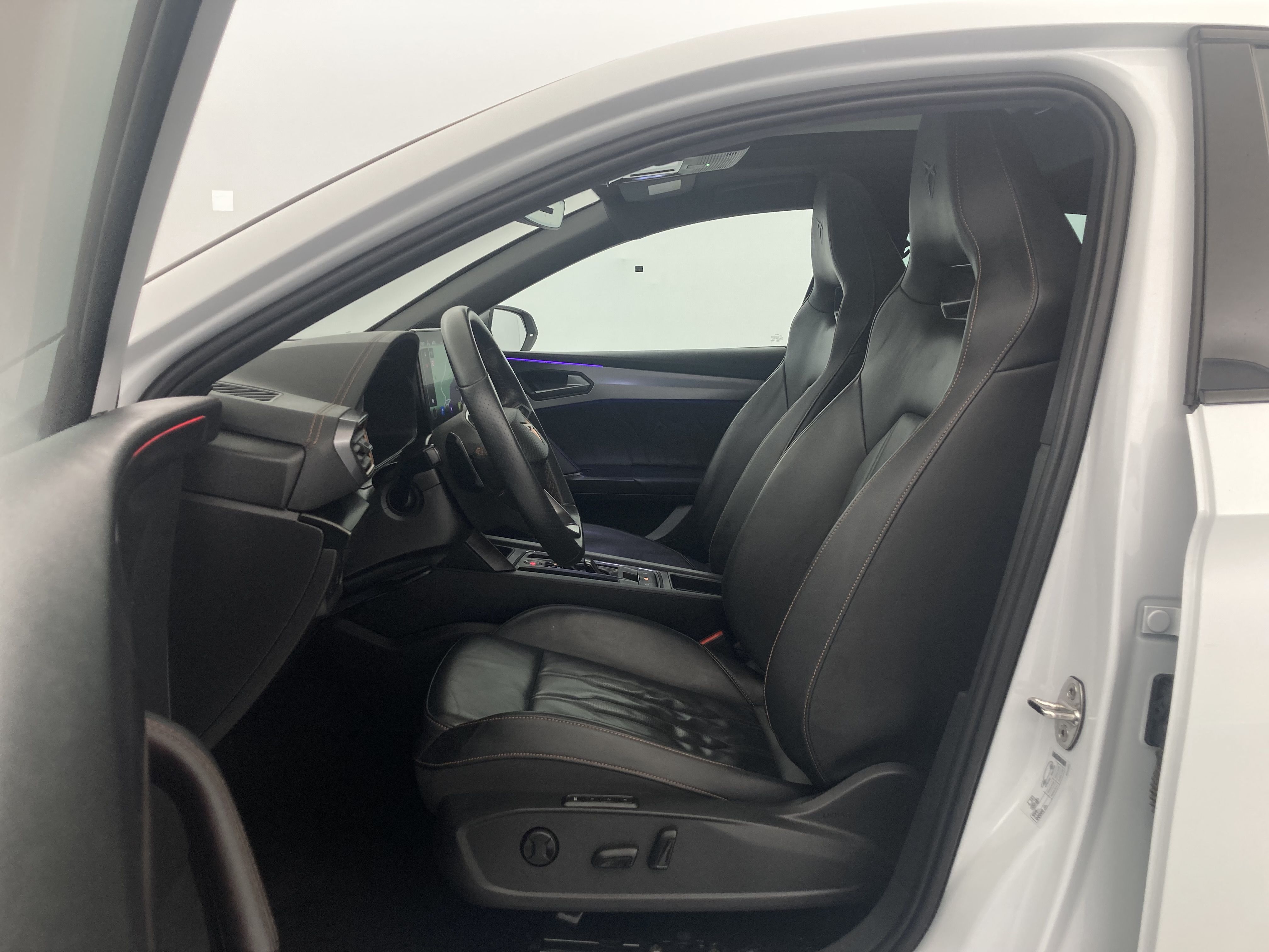 cupra leon nv 1.5 ETSI 150 DSG 2024 blanco nevada 19