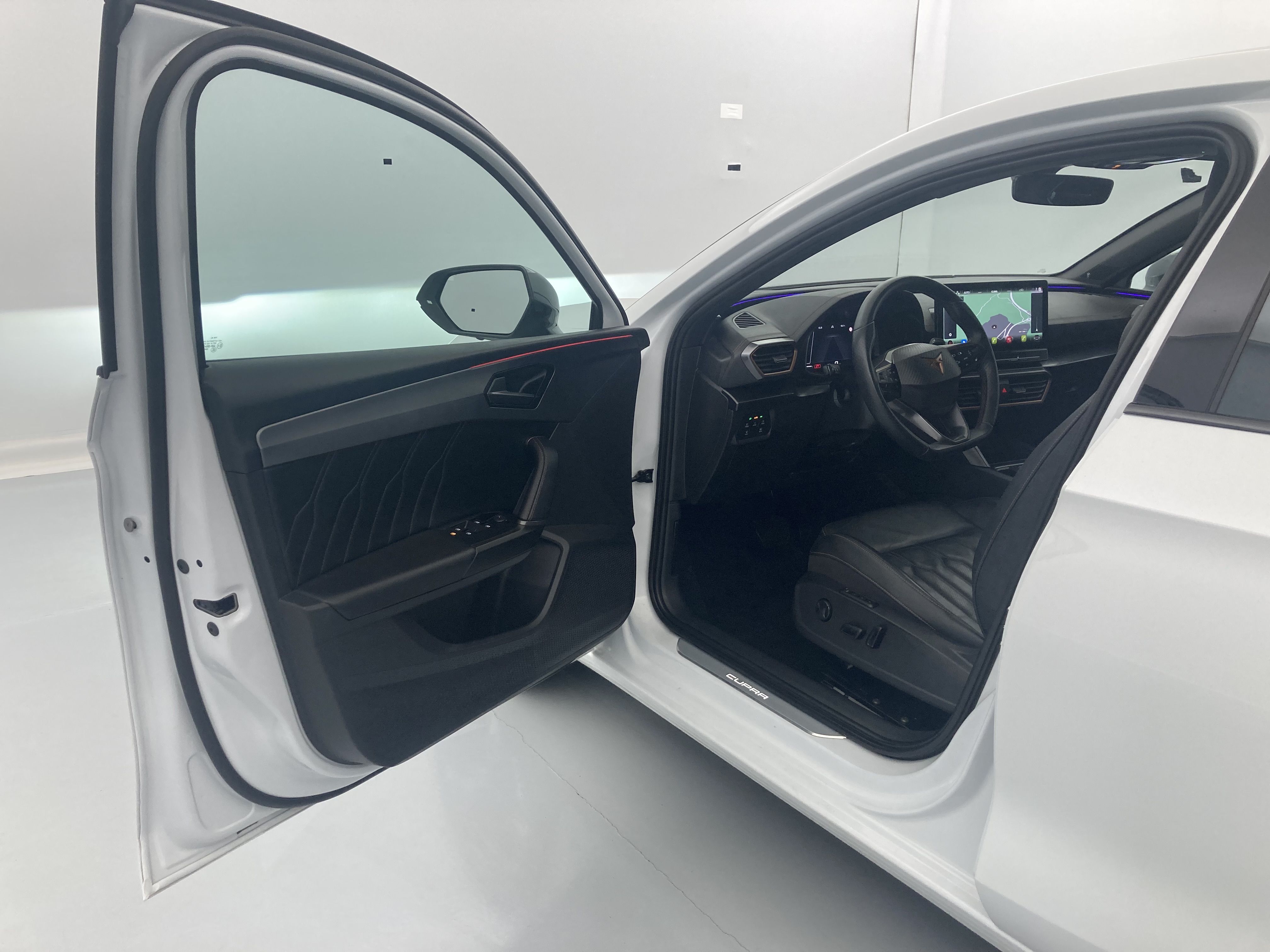 cupra leon nv 1.5 ETSI 150 DSG 2024 blanco nevada 21