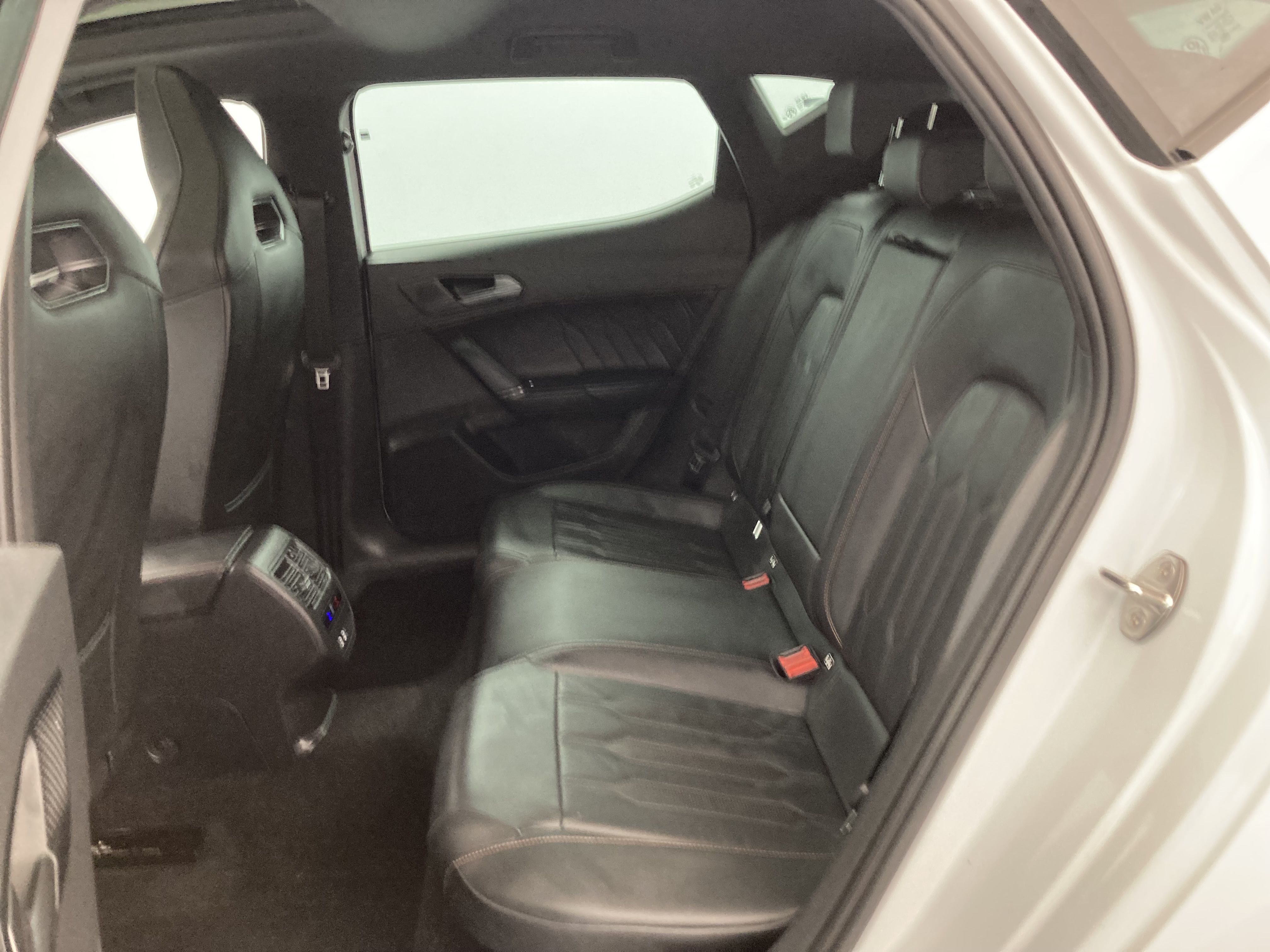cupra leon nv 1.5 ETSI 150 DSG 2024 blanco nevada 23