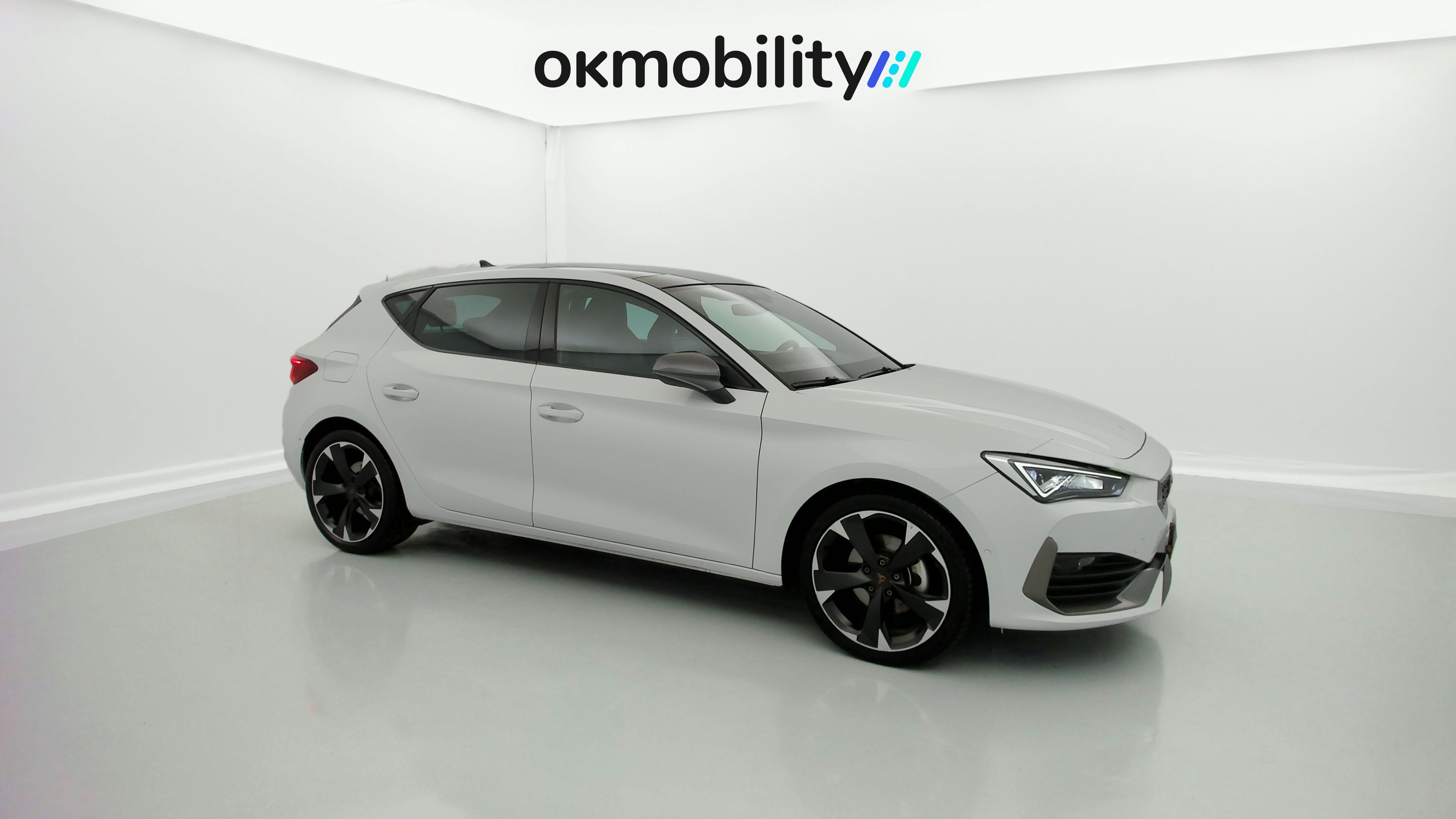 cupra leon nv 1.5 ETSI 150 DSG 2024 blanco nevada 3