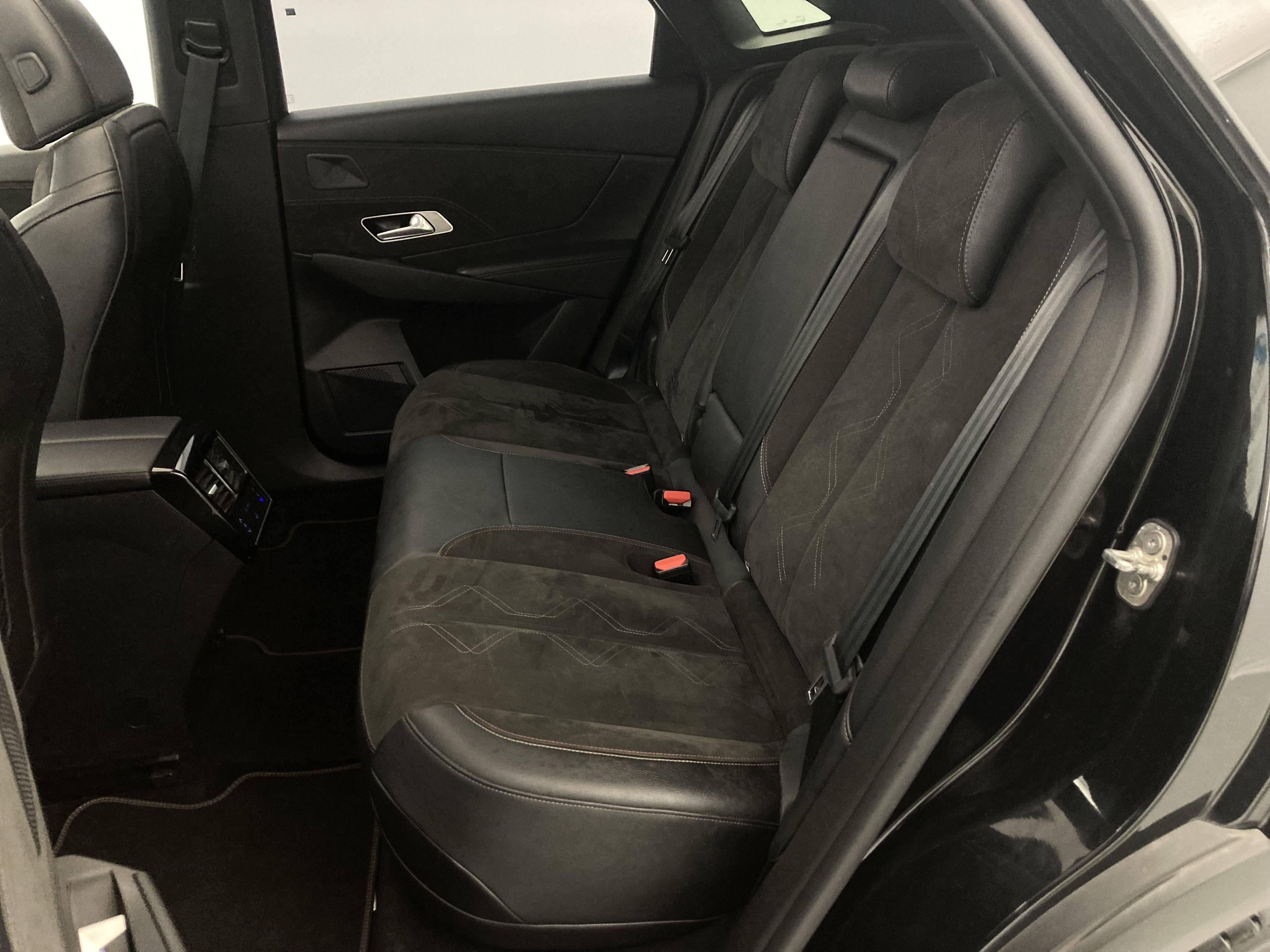 ds ds7 crossback performance line + E-TENSE 300 CA 2022 negro perla 24