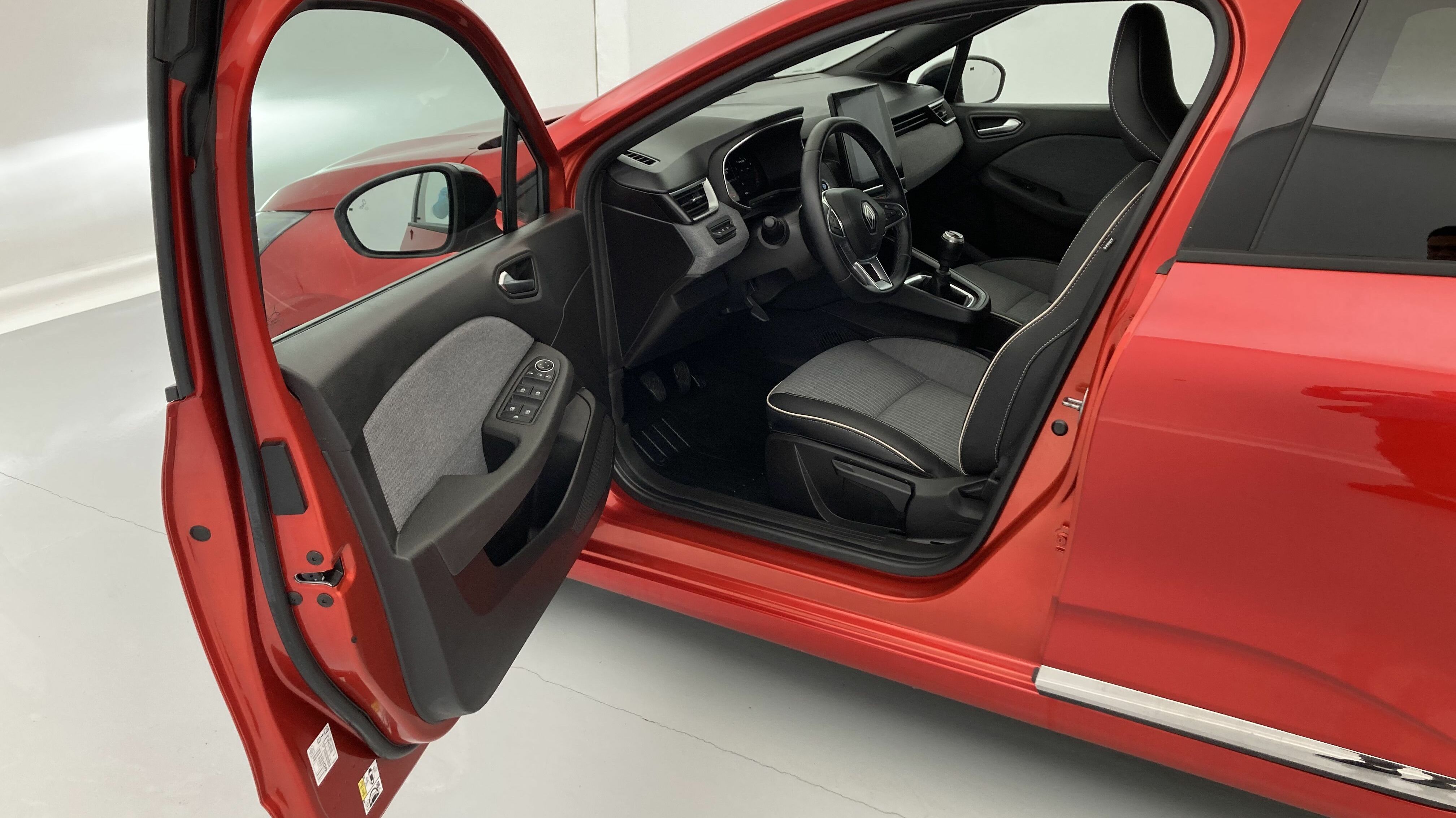 renault clio techno 1.0 TCE 90 2024 rojo deseo 11