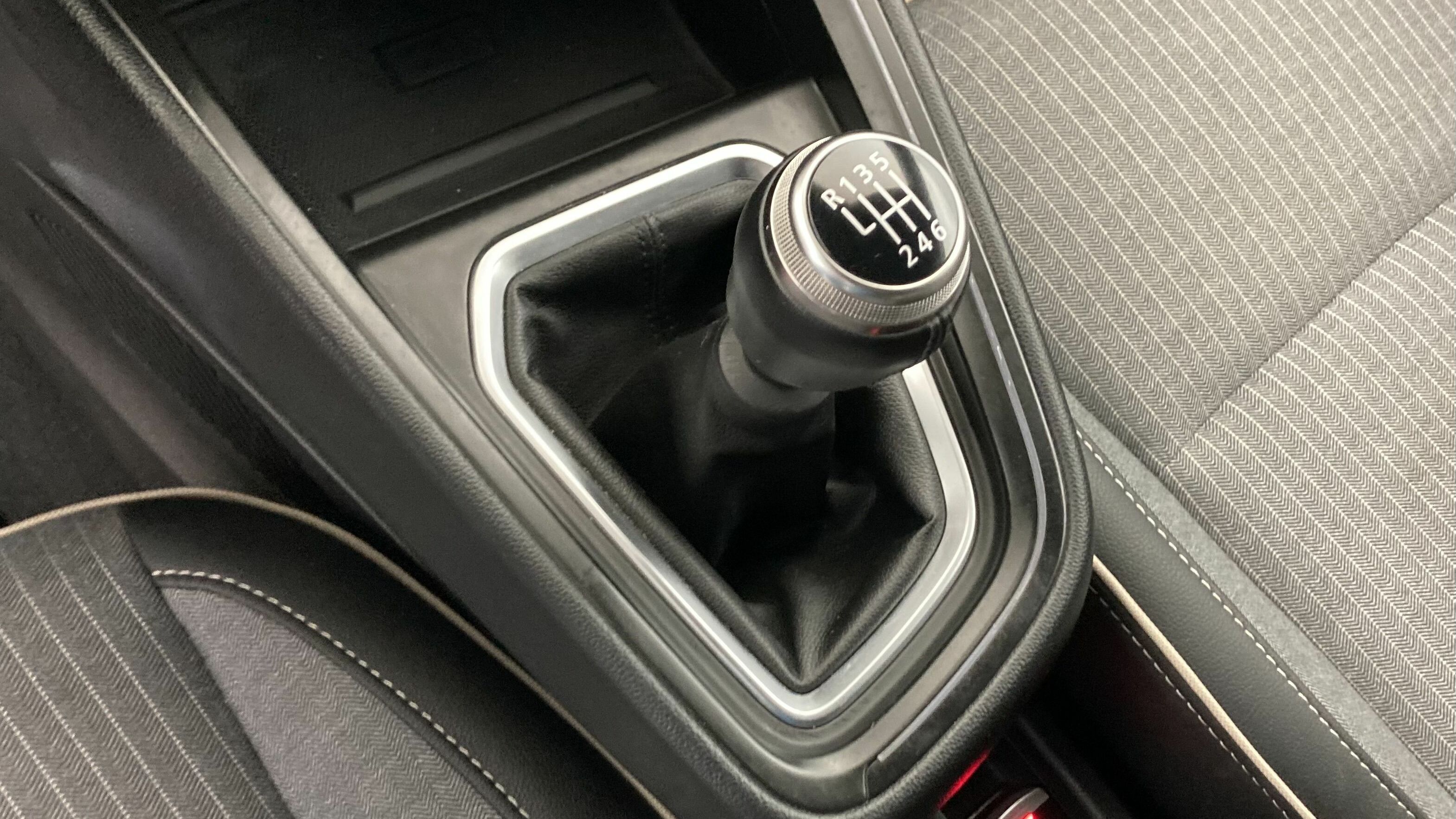 renault clio techno 1.0 TCE 90 2024 rojo deseo 16