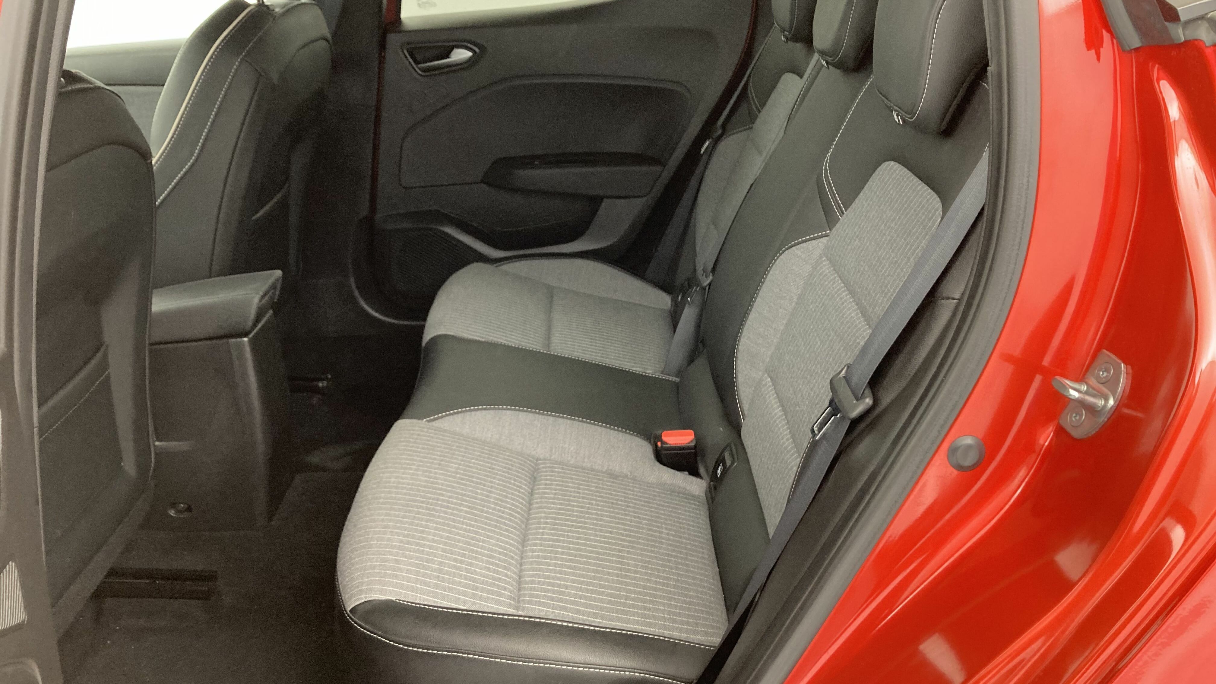 renault clio techno 1.0 TCE 90 2024 rojo deseo 17