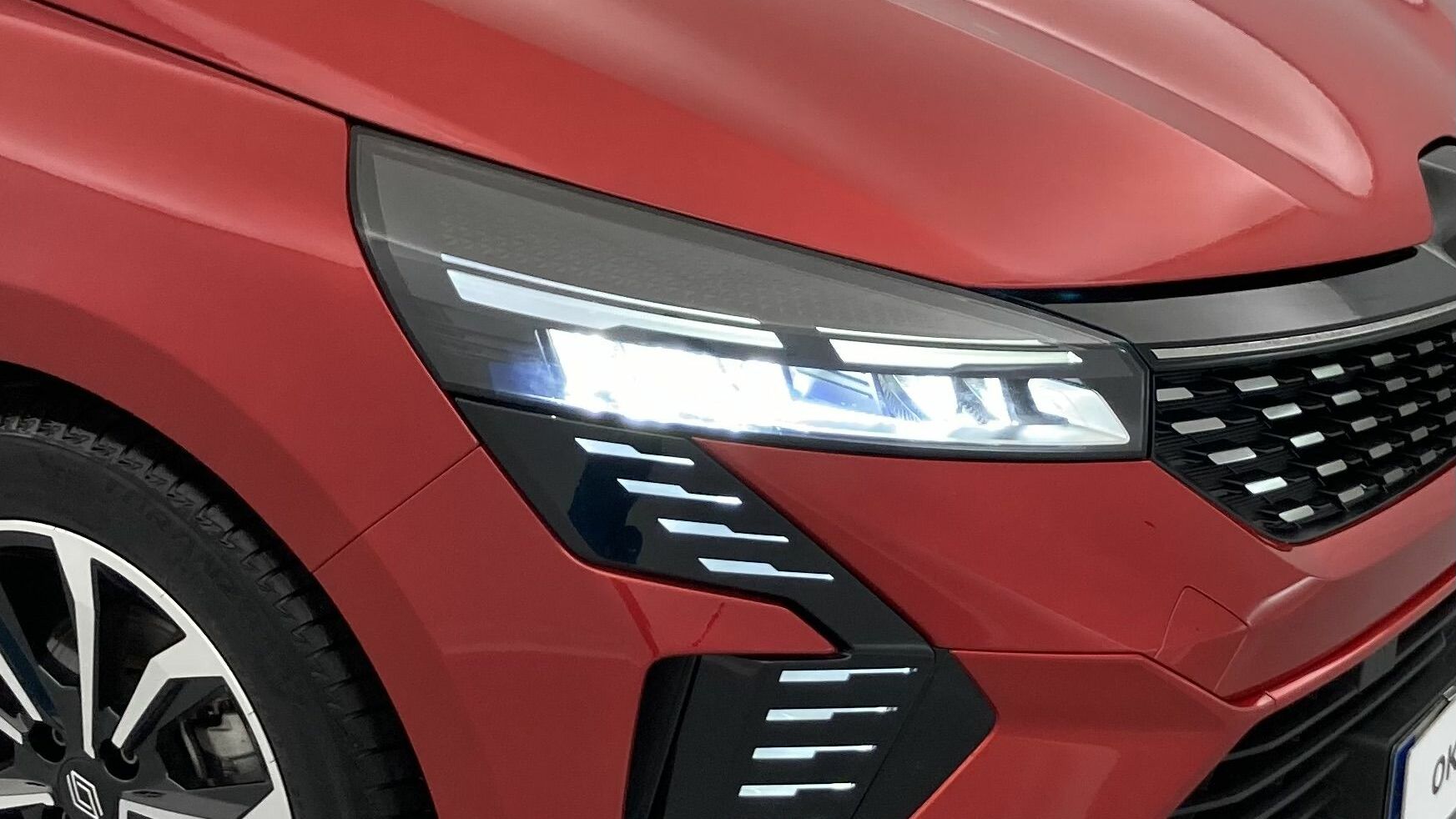 renault clio techno 1.0 TCE 90 2024 rojo deseo 23