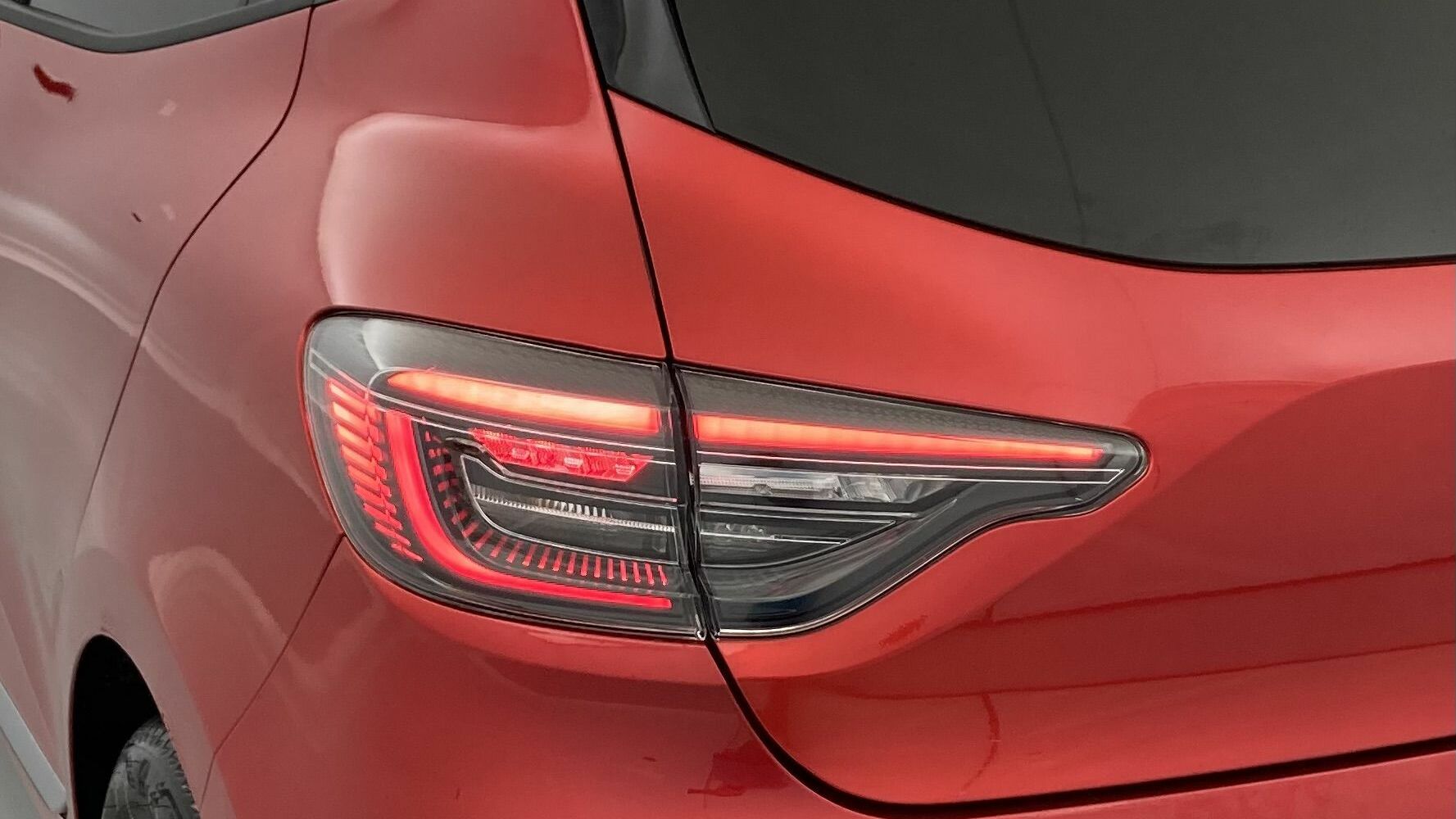 renault clio techno 1.0 TCE 90 2024 rojo deseo 24