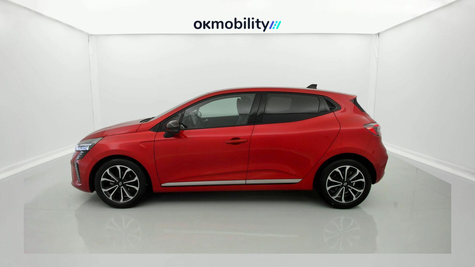 renault clio techno 1.0 TCE 90 2024 rojo deseo 3