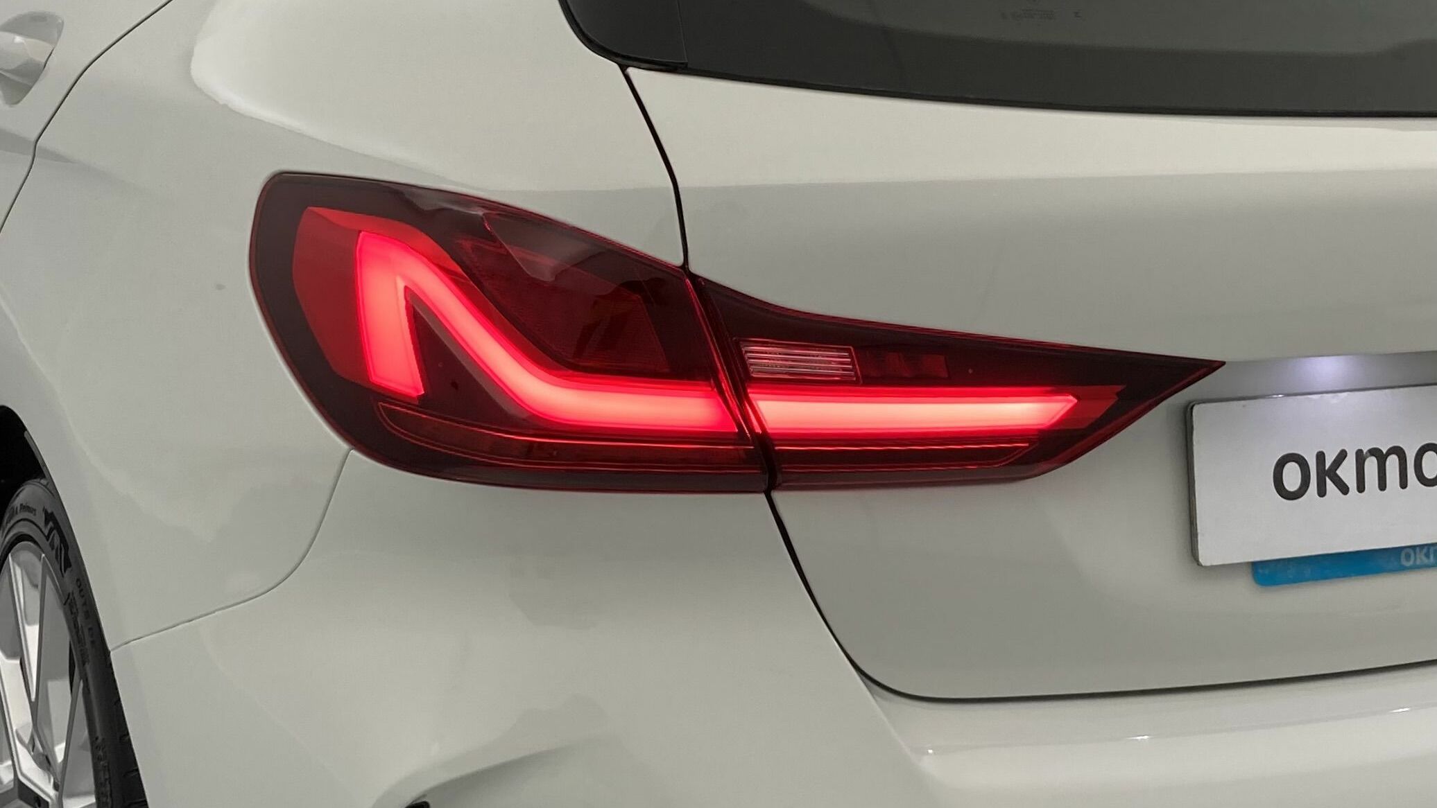 bmw serie 1 m sport colorvision 118I 136 STEPTRONIC 2024 alpinweiss 31