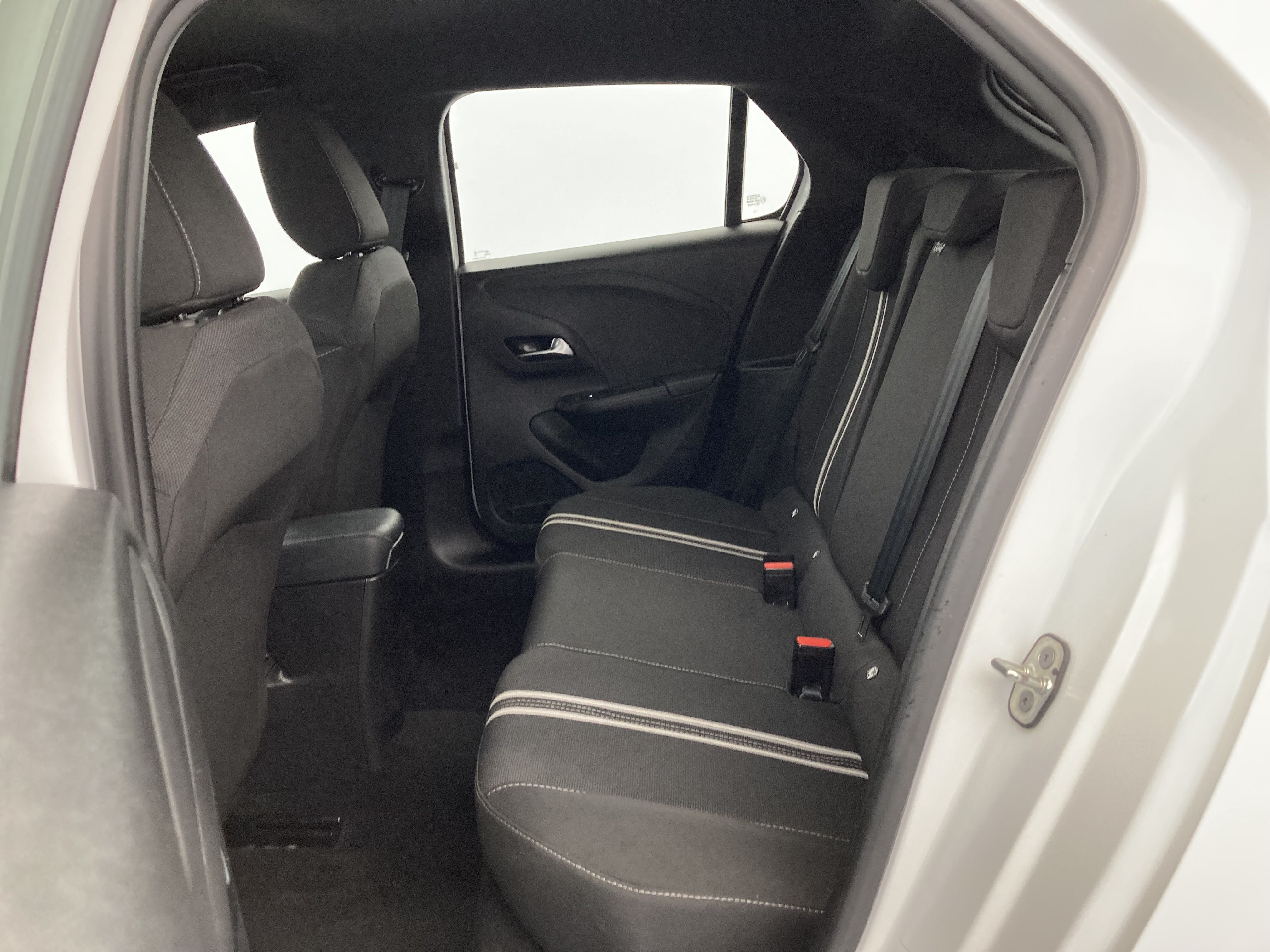 opel corsa gs 1.2T 100 2024 arktis white 22