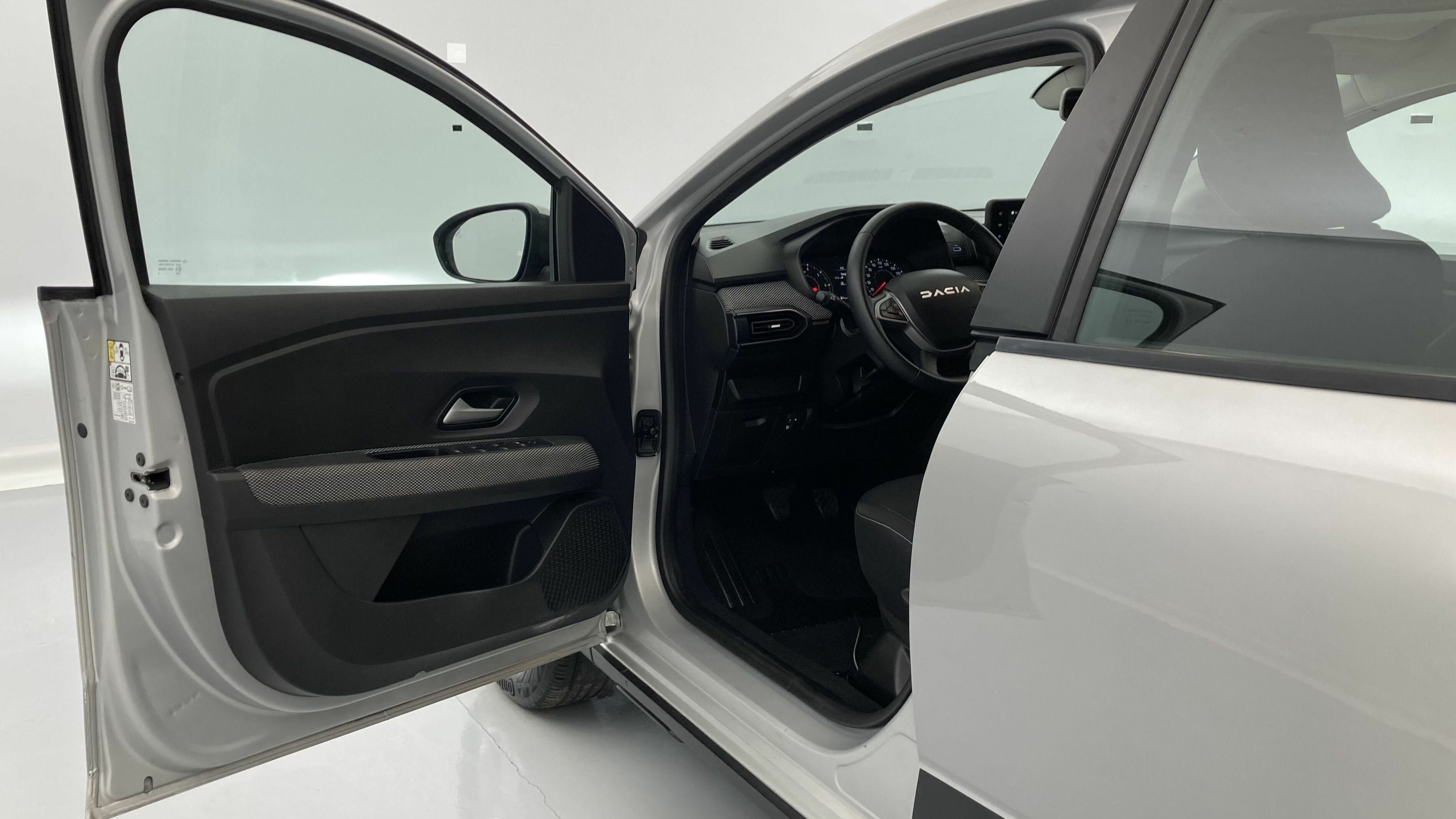 dacia sandero stepway expresion 1.0 TCE 90 2024 gris luna 14