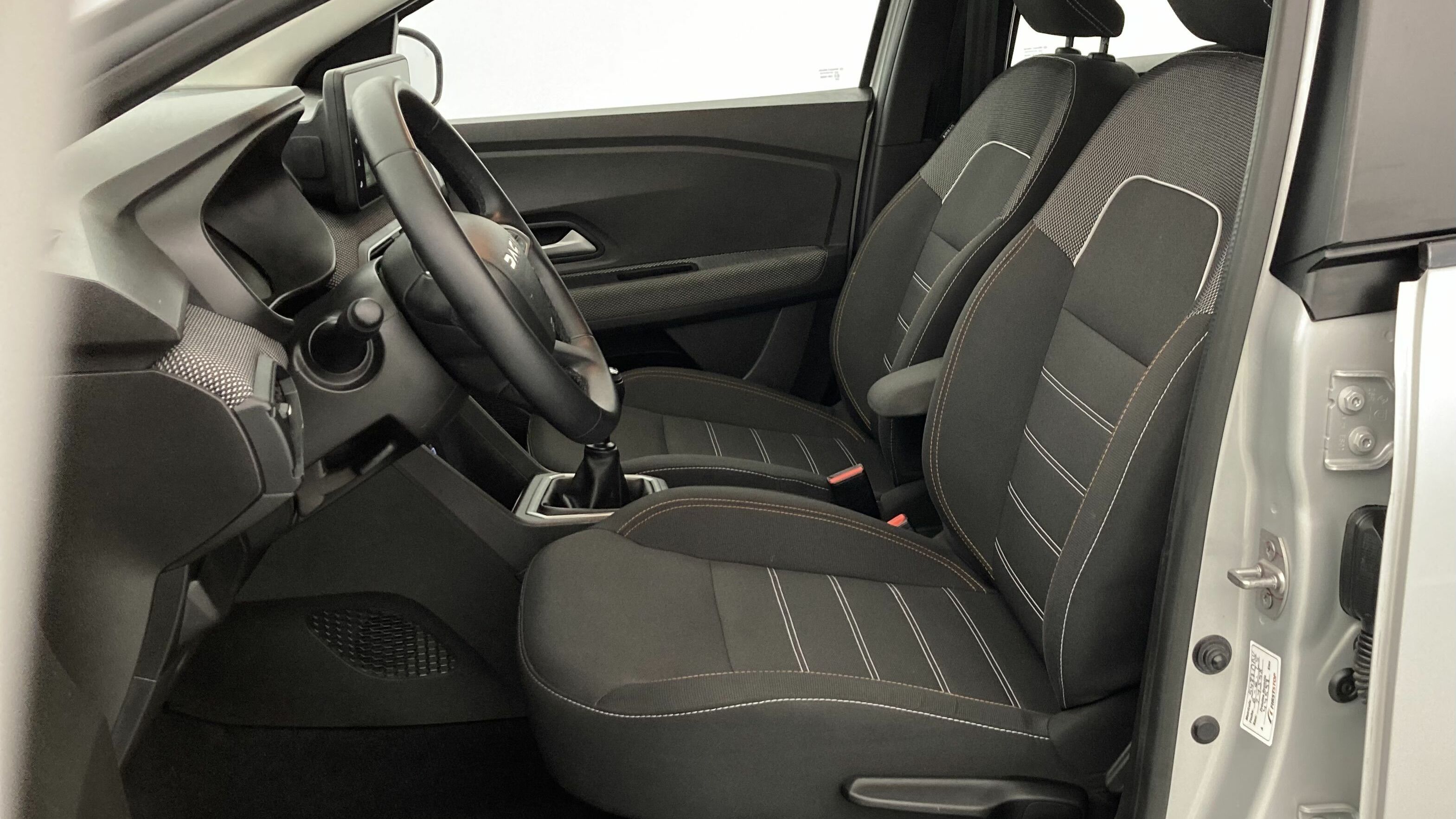 dacia sandero stepway expresion 1.0 TCE 90 2024 gris luna 15