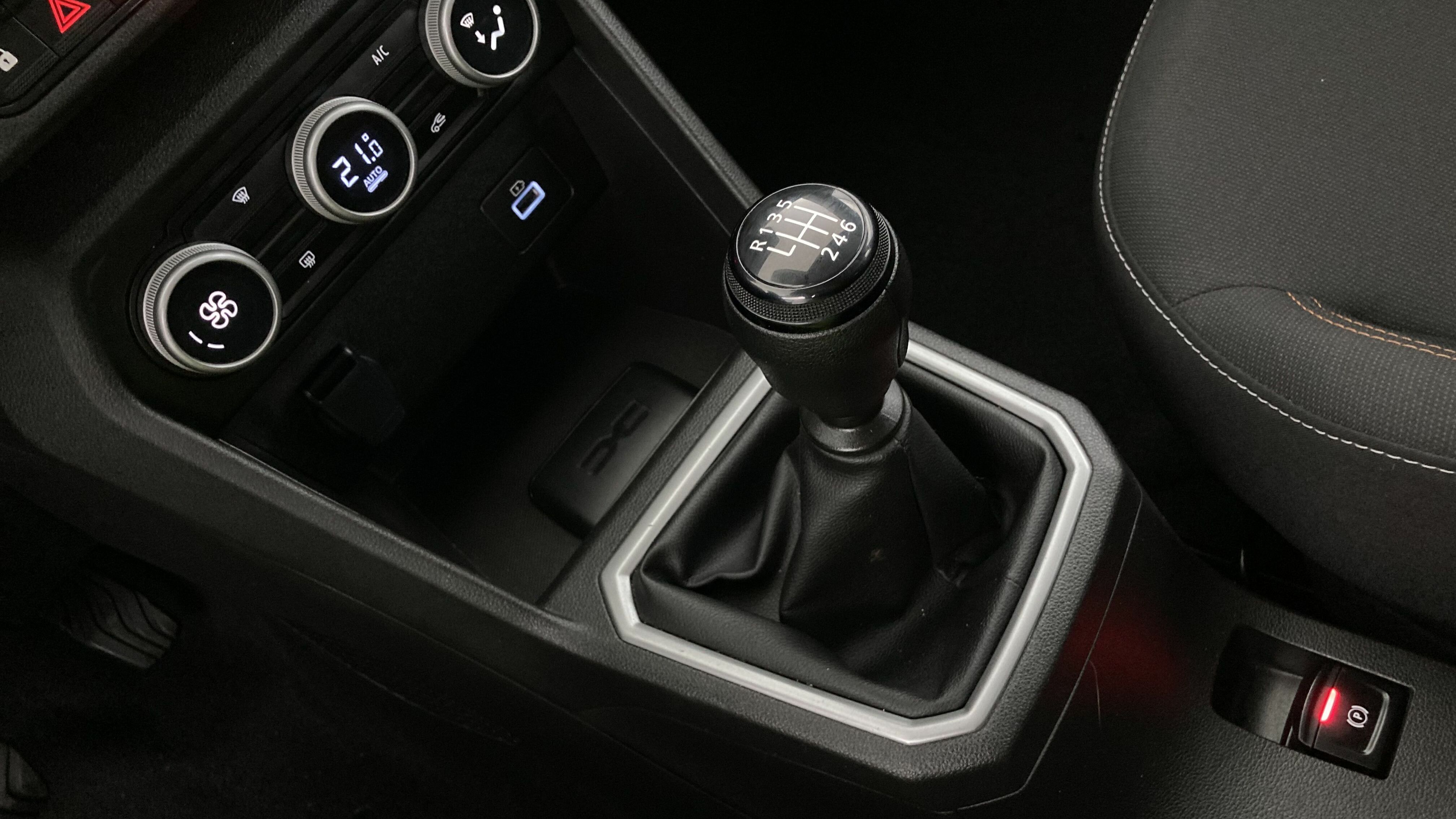 dacia sandero stepway expresion 1.0 TCE 90 2024 gris luna 21