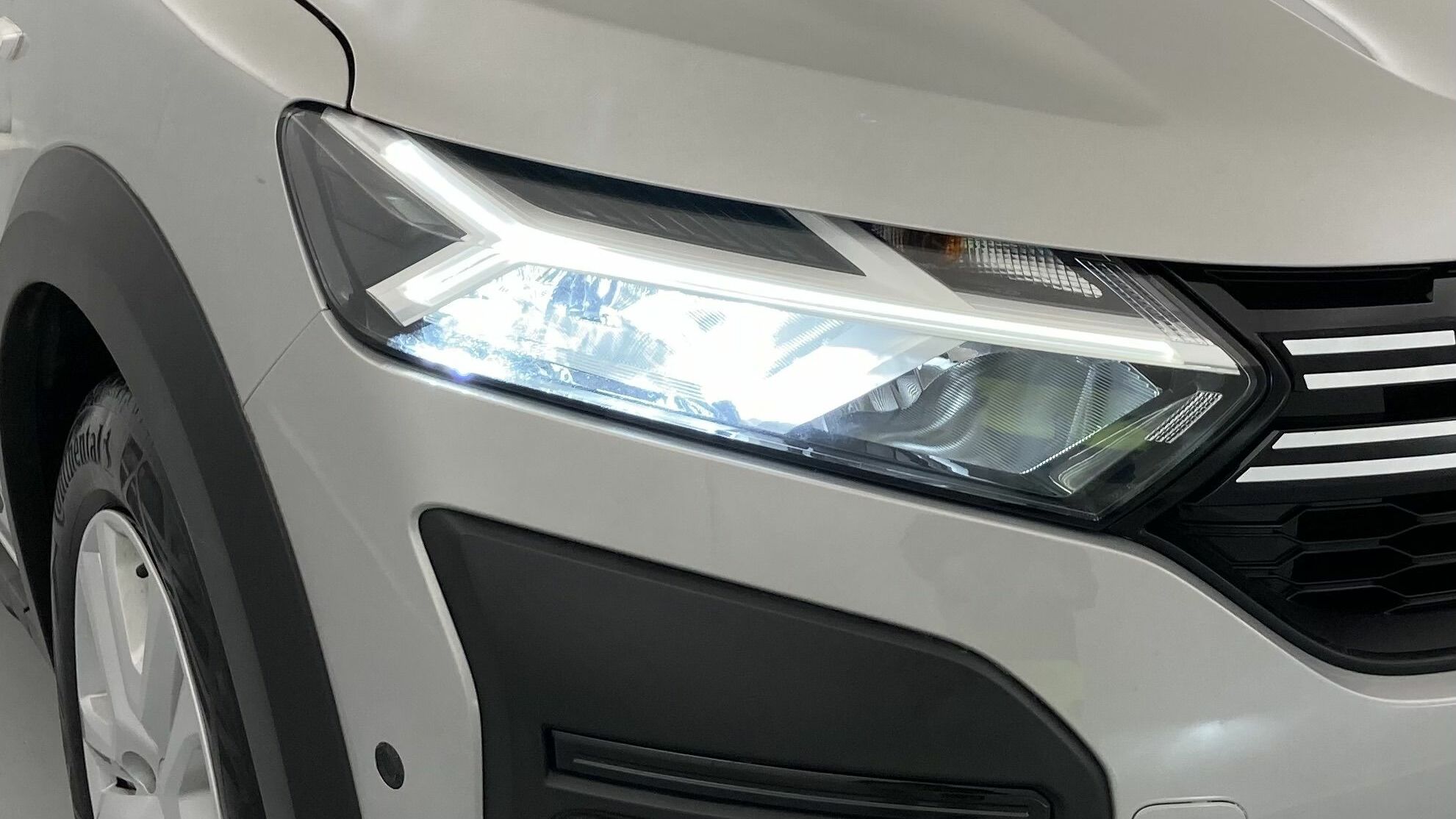 dacia sandero stepway expresion 1.0 TCE 90 2024 gris luna 30