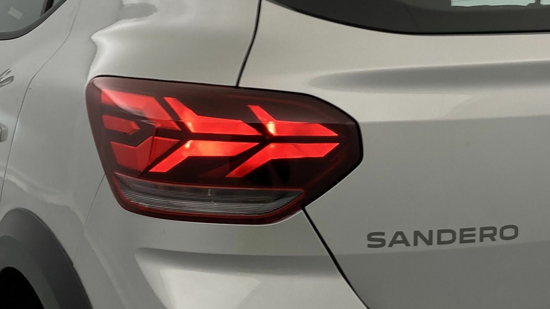 dacia sandero stepway expresion 1.0 TCE 90 2024 gris luna 31