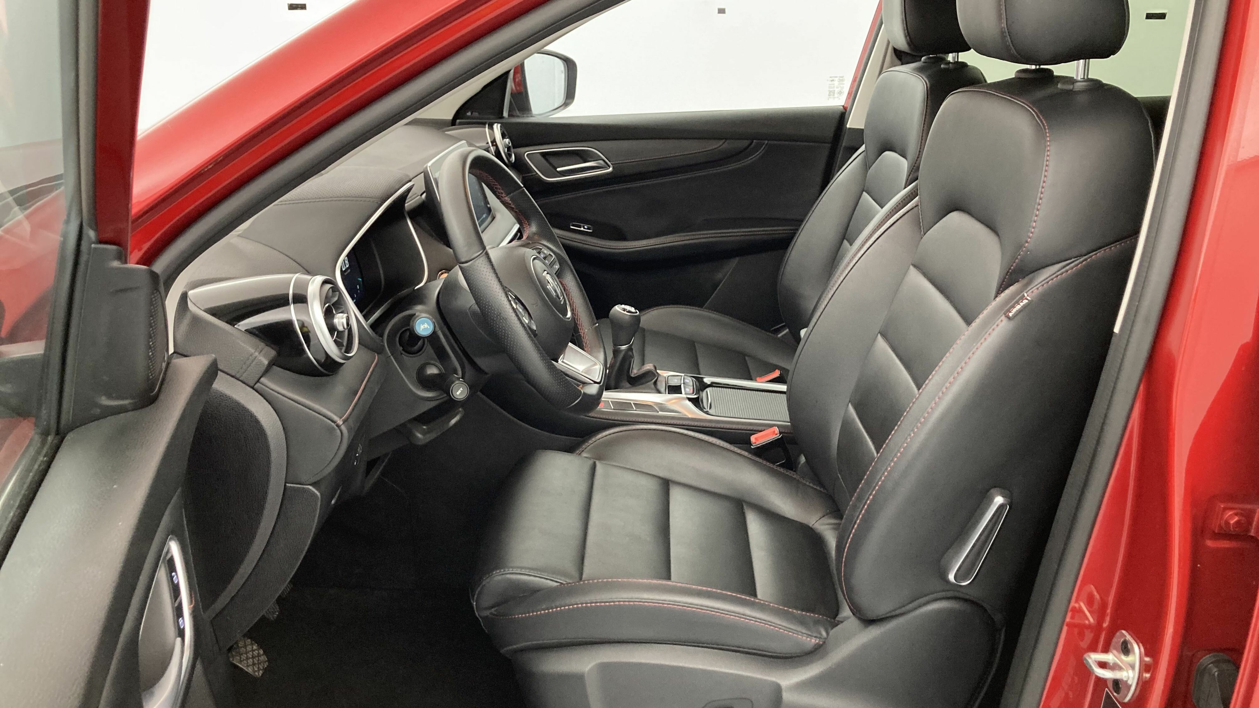 mg hs comfort 1.5 T-GDI 162 2023 diamond red 14