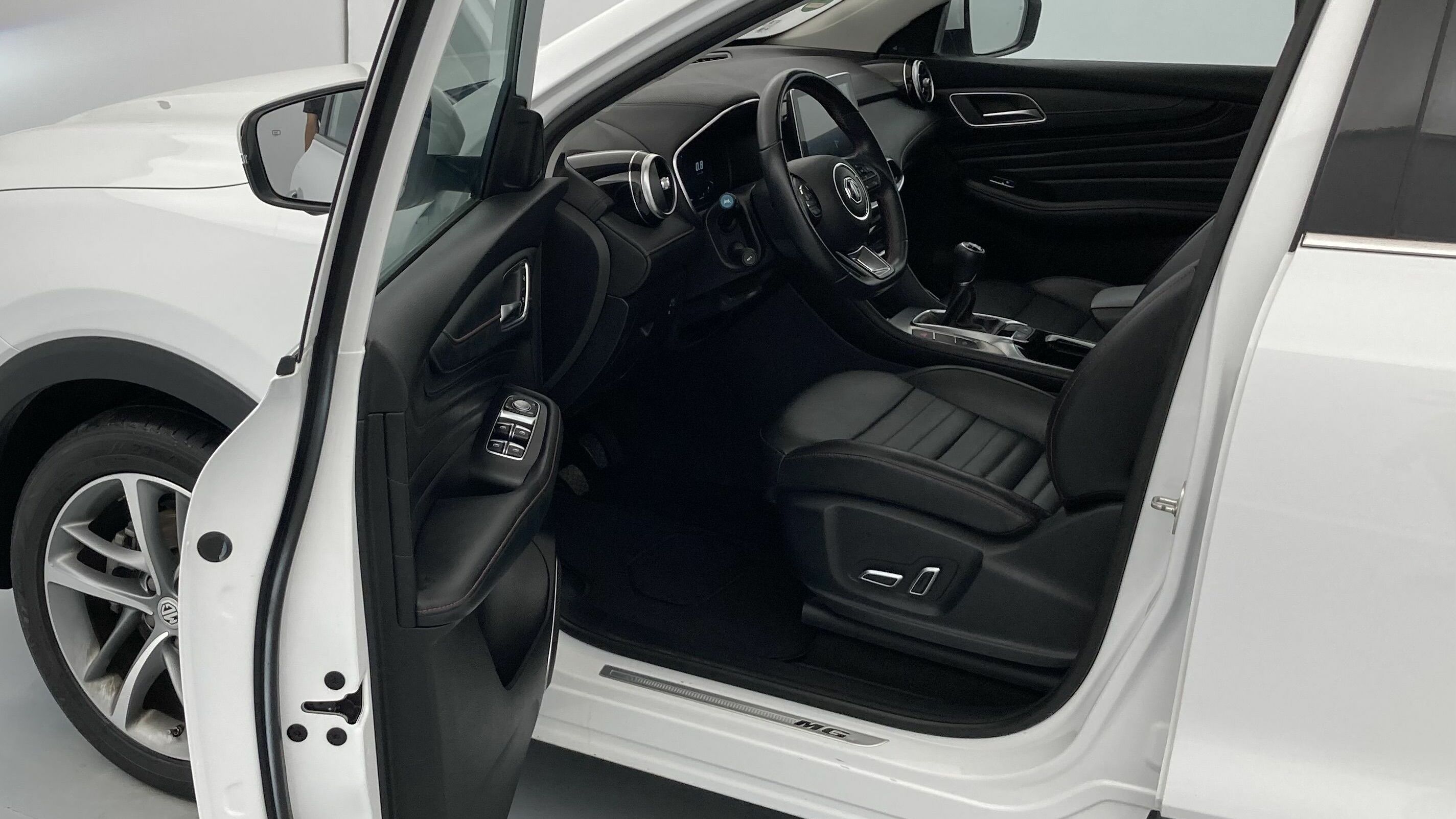 mg hs luxury 1.5 T-GDI 162 2023 dover white 14