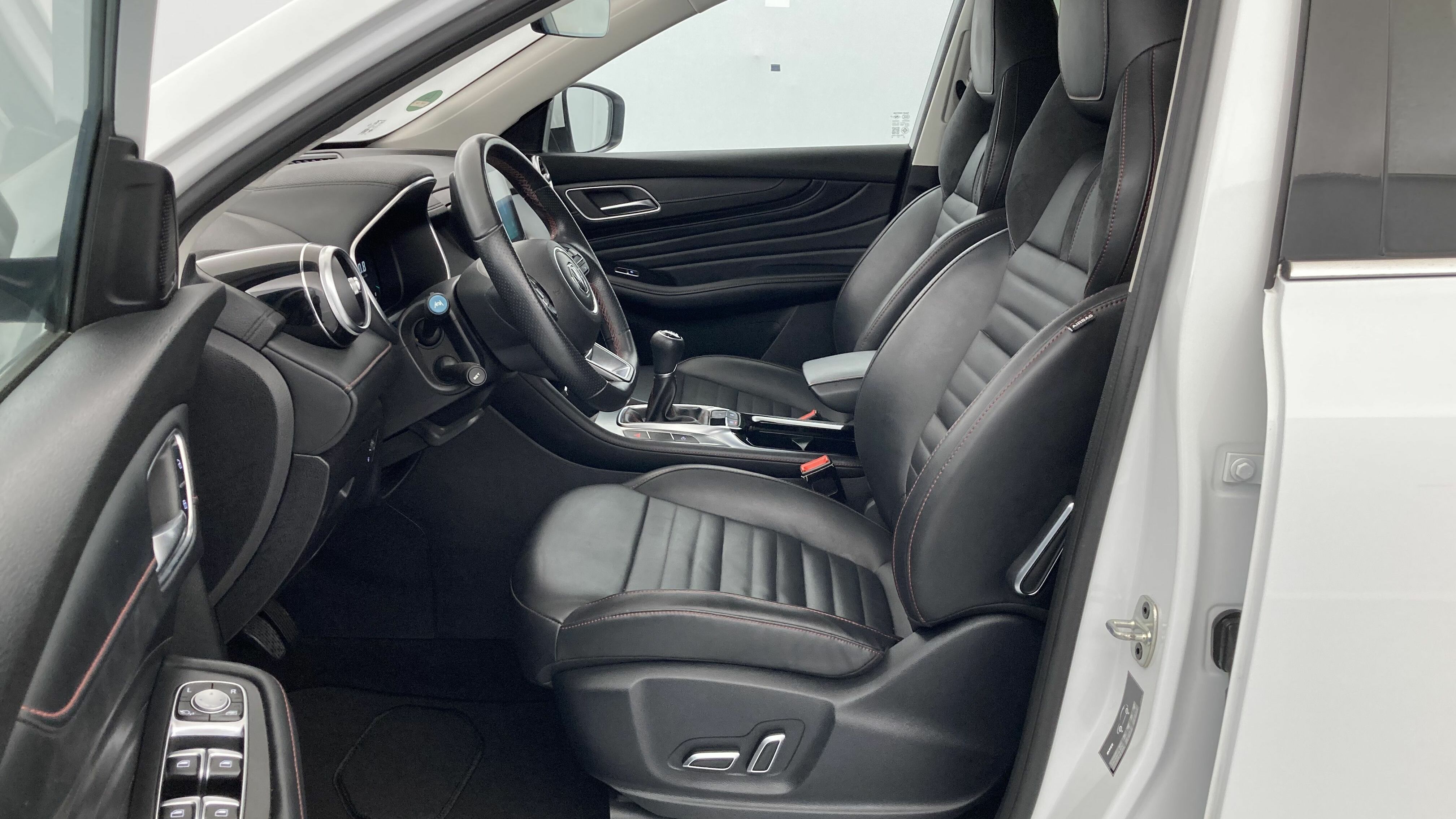 mg hs luxury 1.5 T-GDI 162 2023 dover white 15