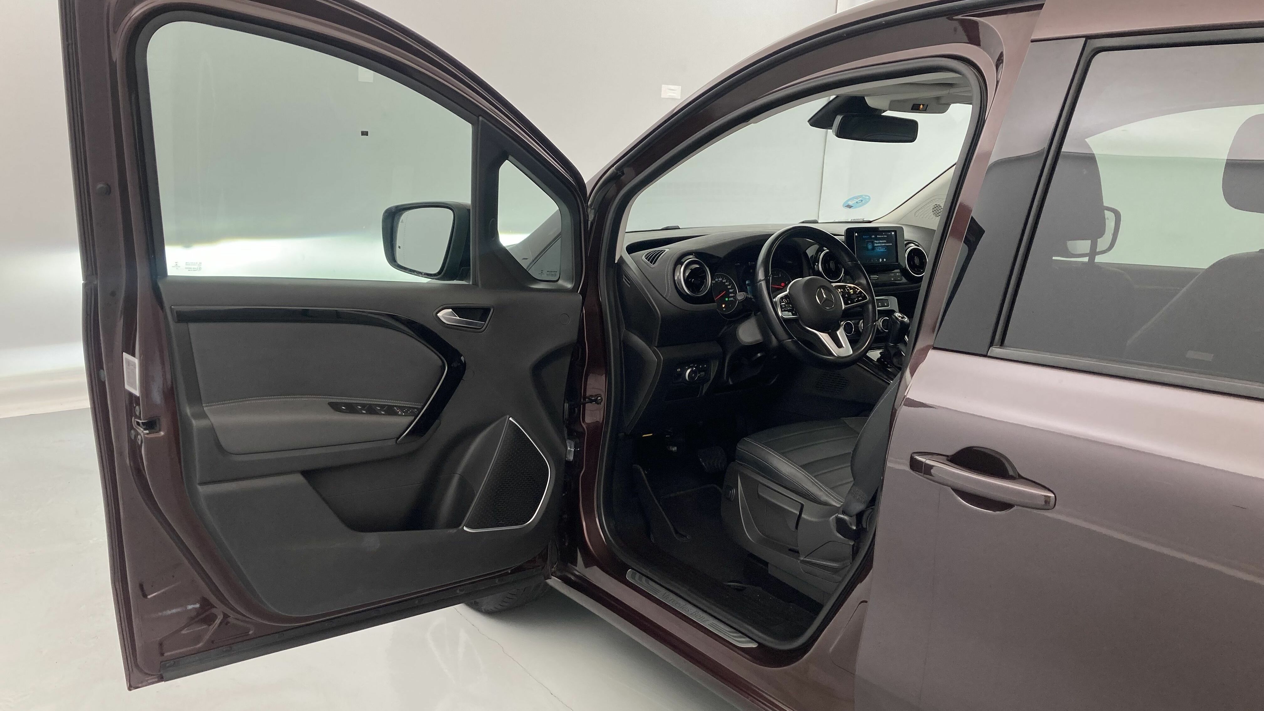 mercedes benz clase t n1 nv 180D 116 DCT 2022 rojo rubelita metalizado 14