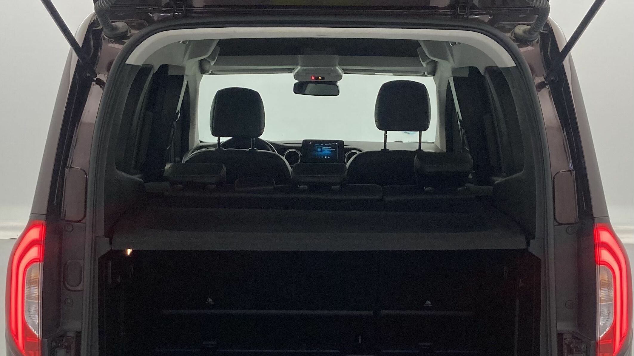 mercedes benz clase t n1 nv 180D 116 DCT 2022 rojo rubelita metalizado 24